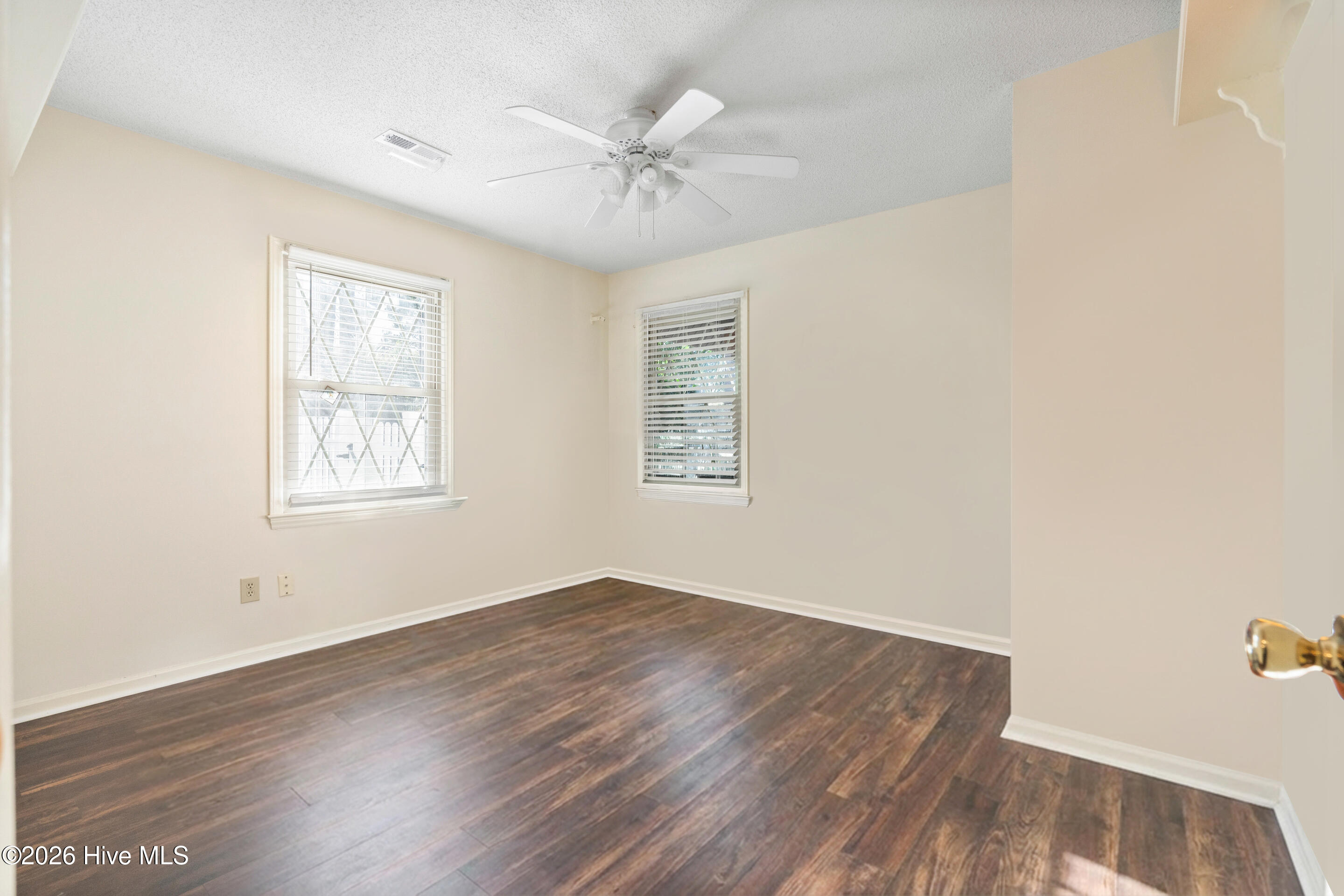 100548046 | Photo 14