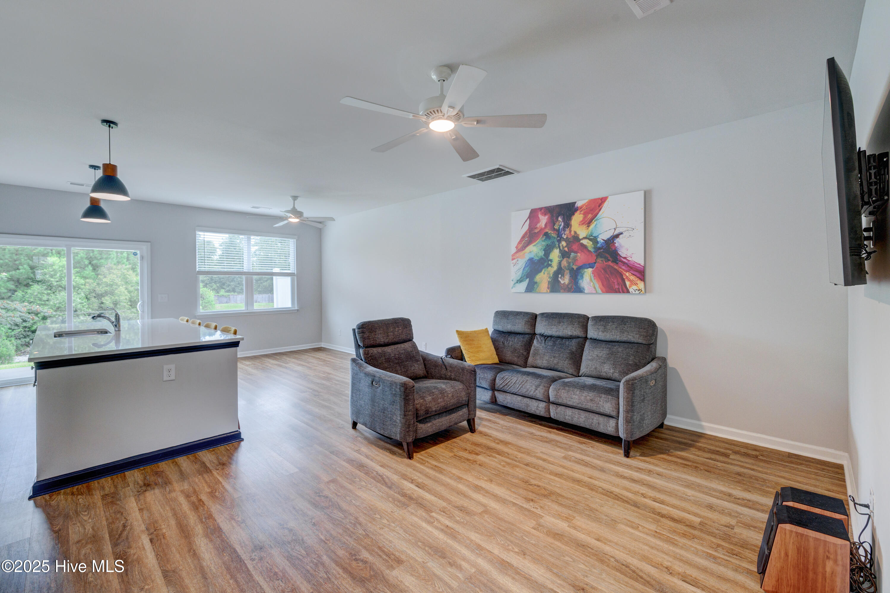 100524829 | Photo 10