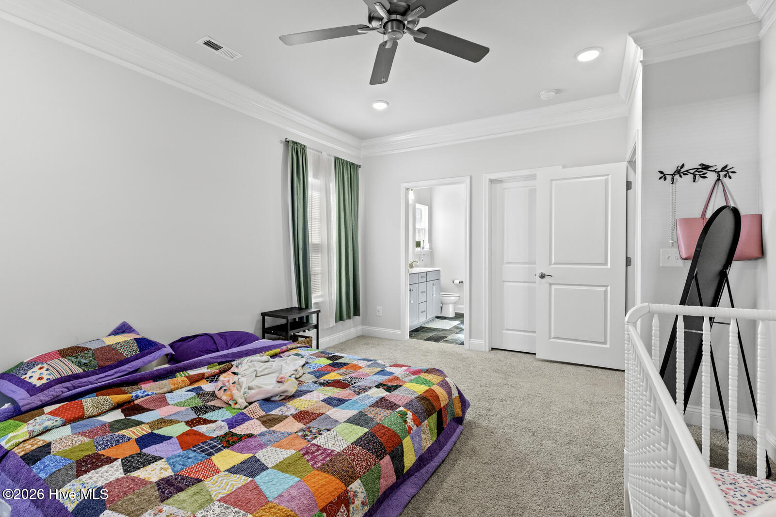 100560379 | Photo 12