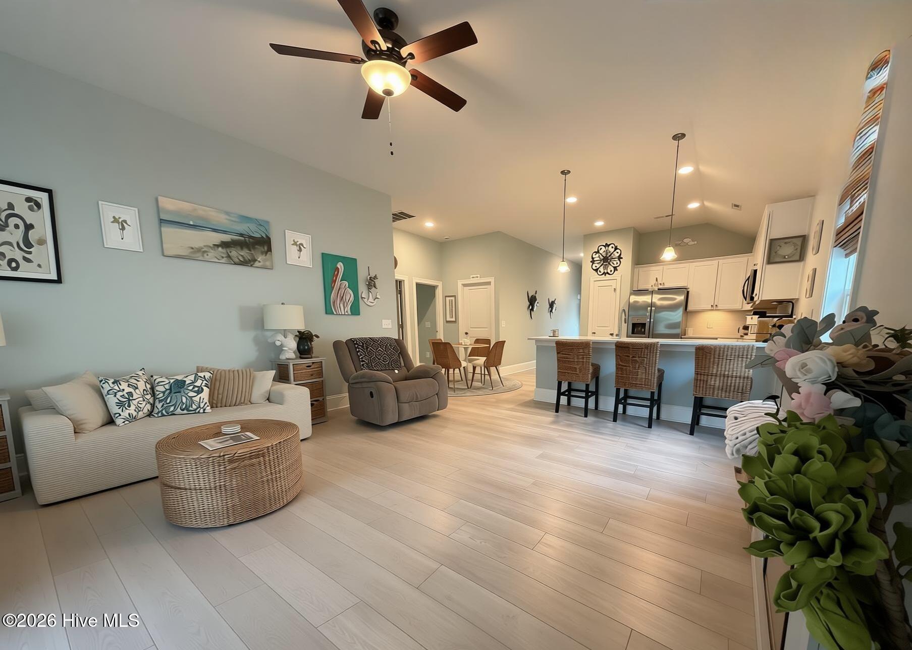 100558170 | Photo 11