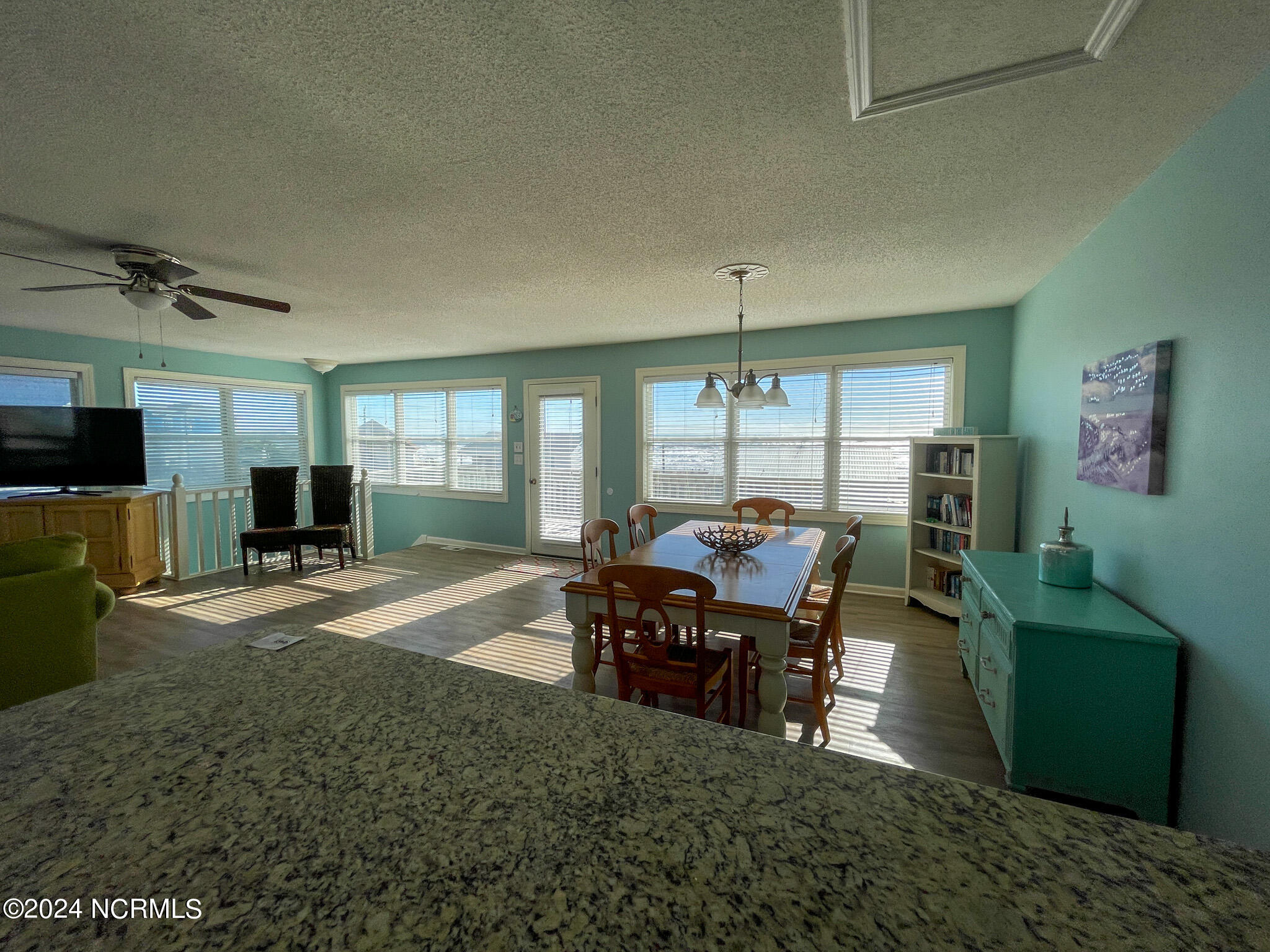 100547664 | Photo 15