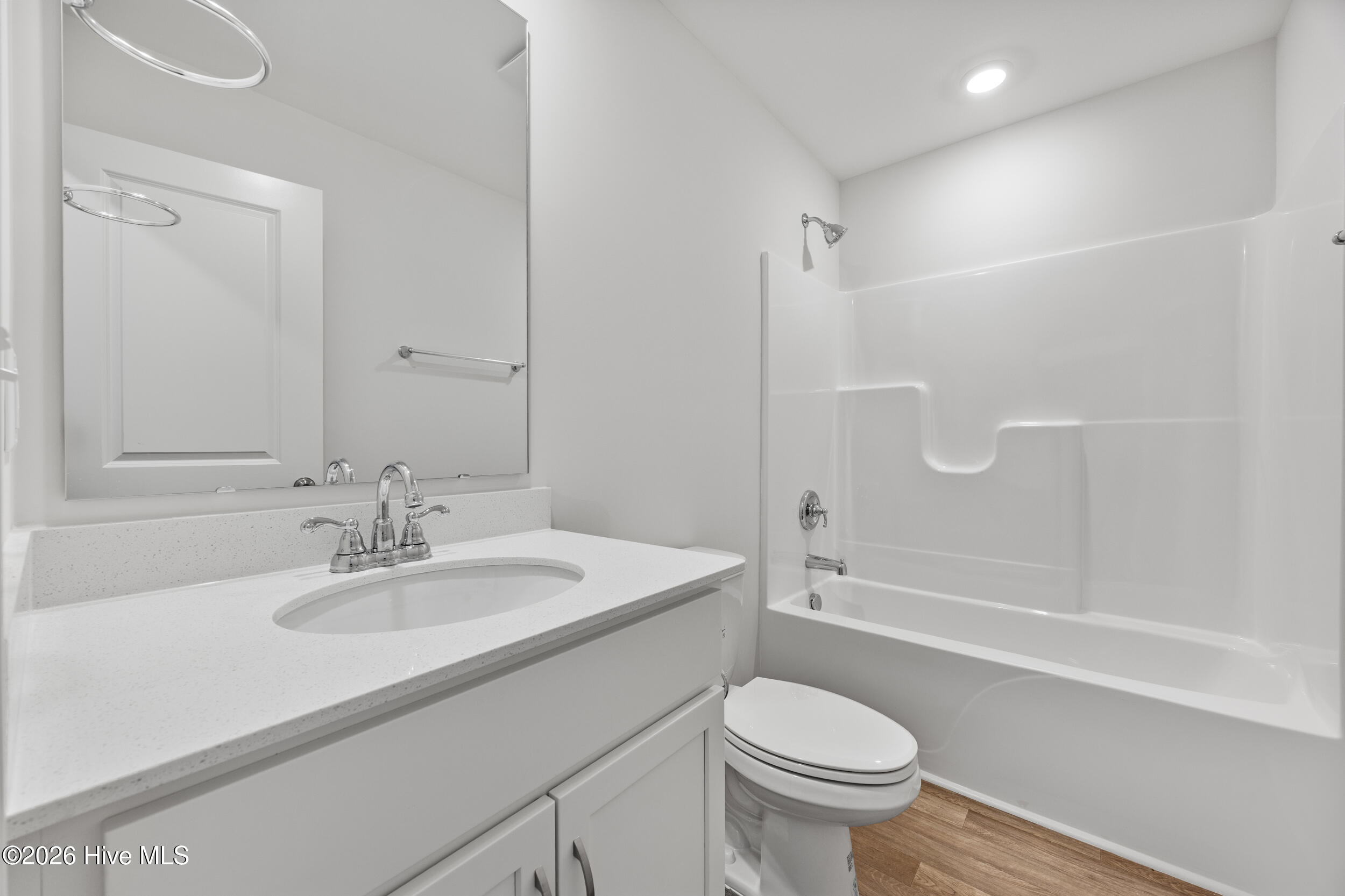 100570048 | Photo 11