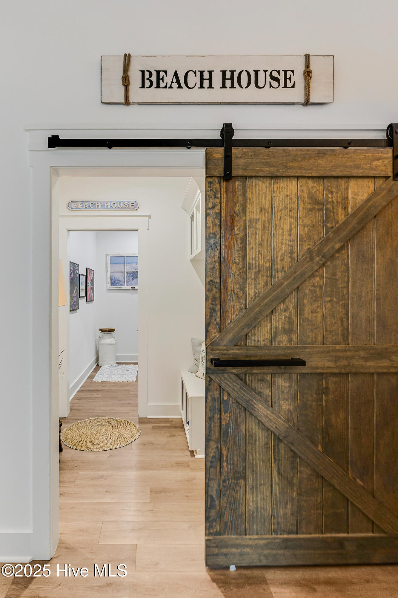 100533188 | Photo 33