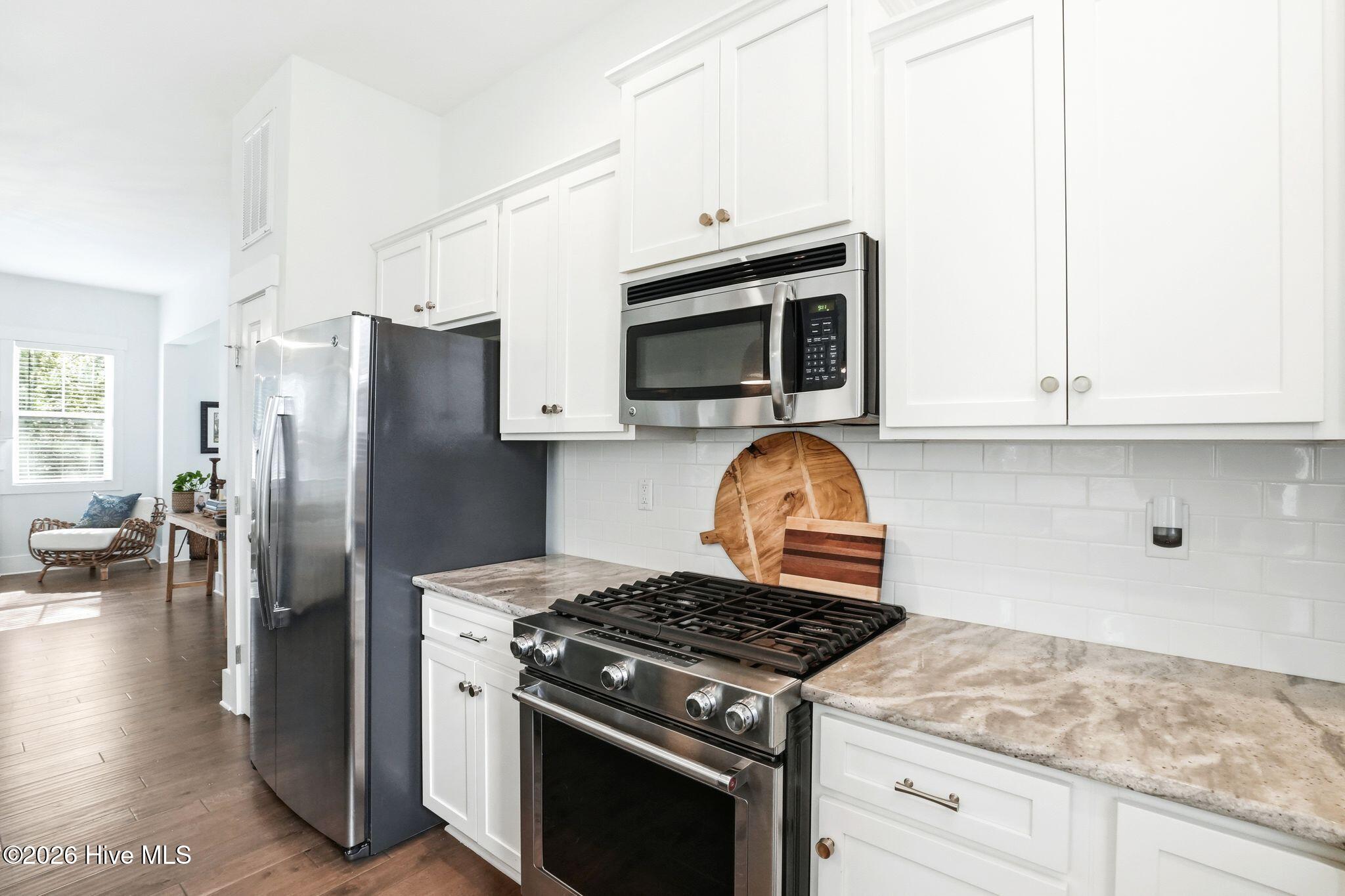 100565220 | Photo 18