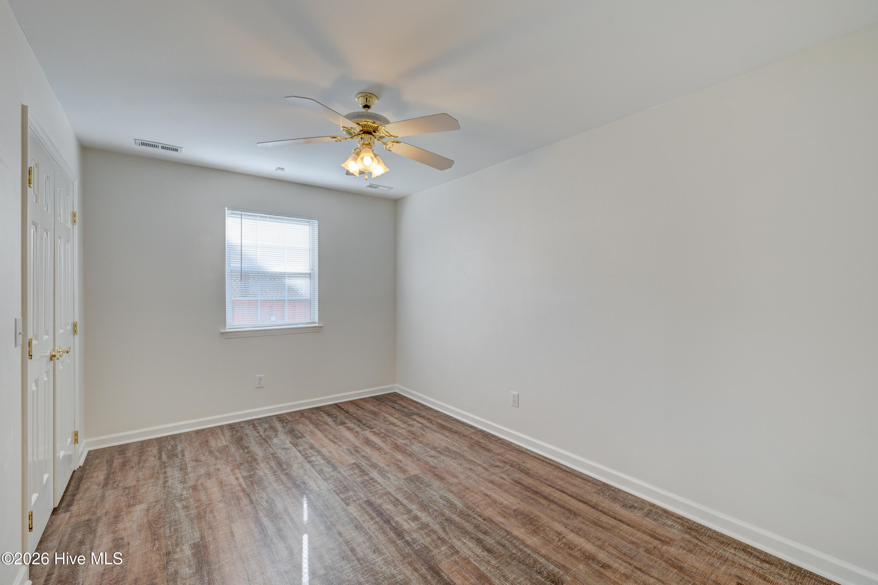 100562738 | Photo 27