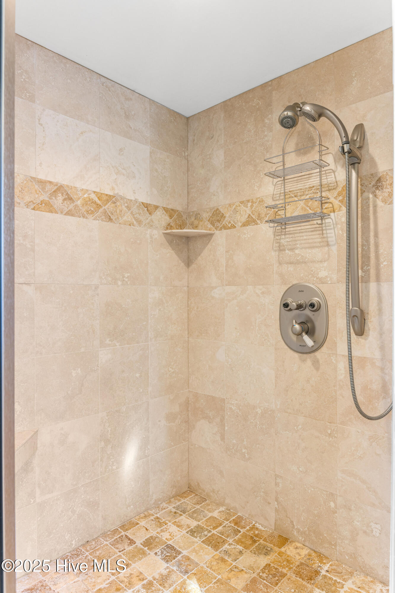 100547081 | Photo 36