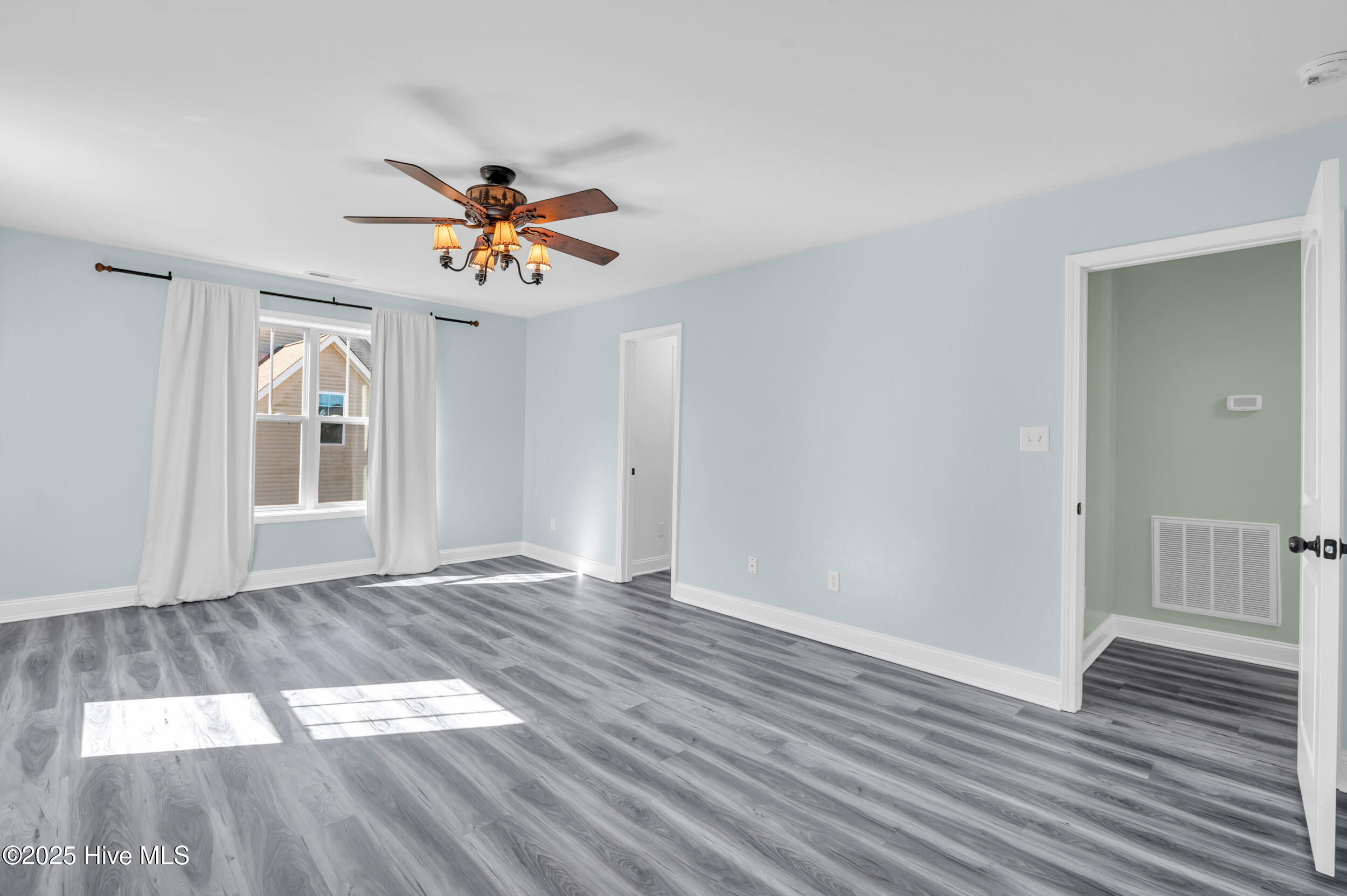 100538065 | Photo 31