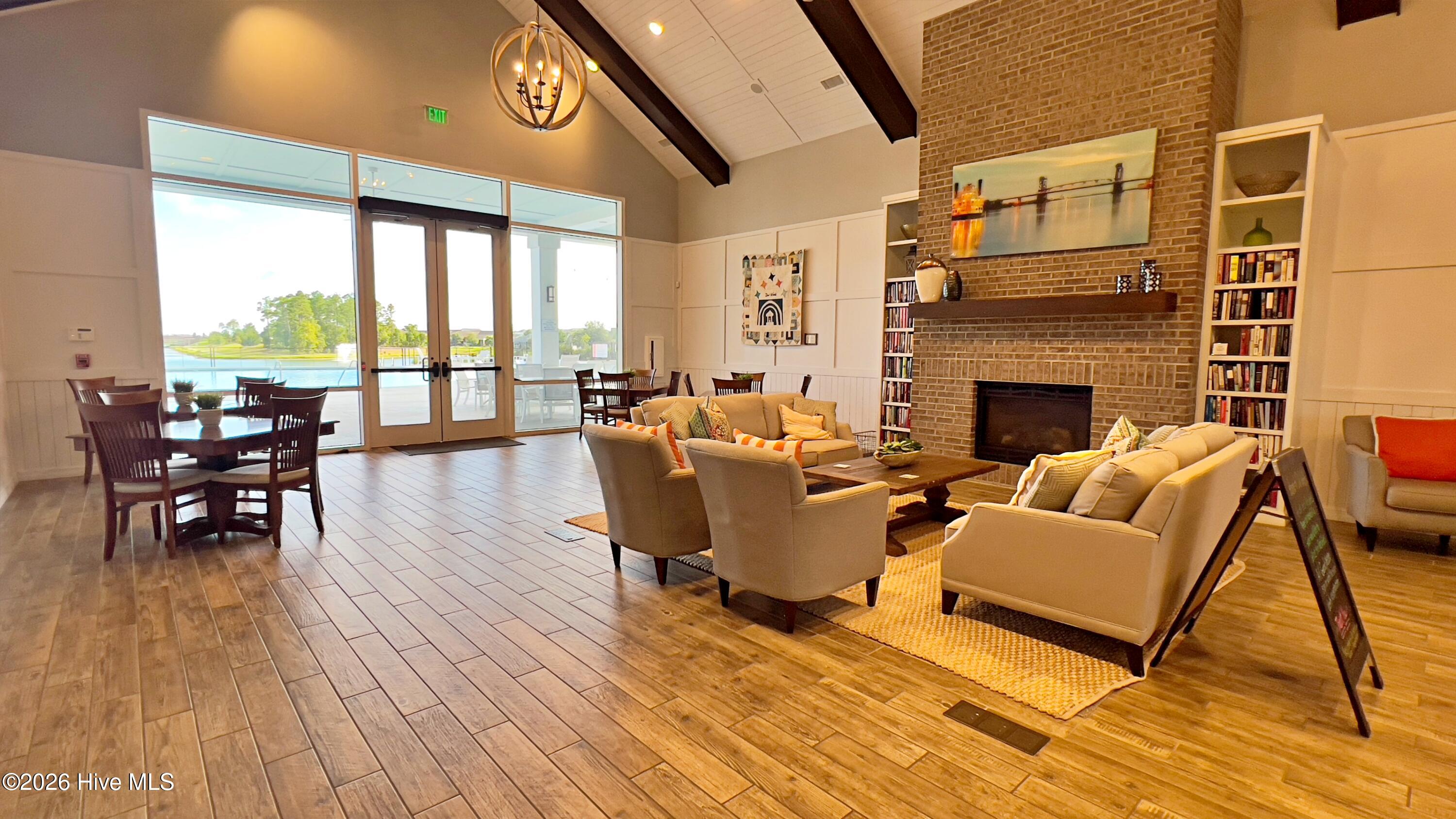 100549696 | Photo 48