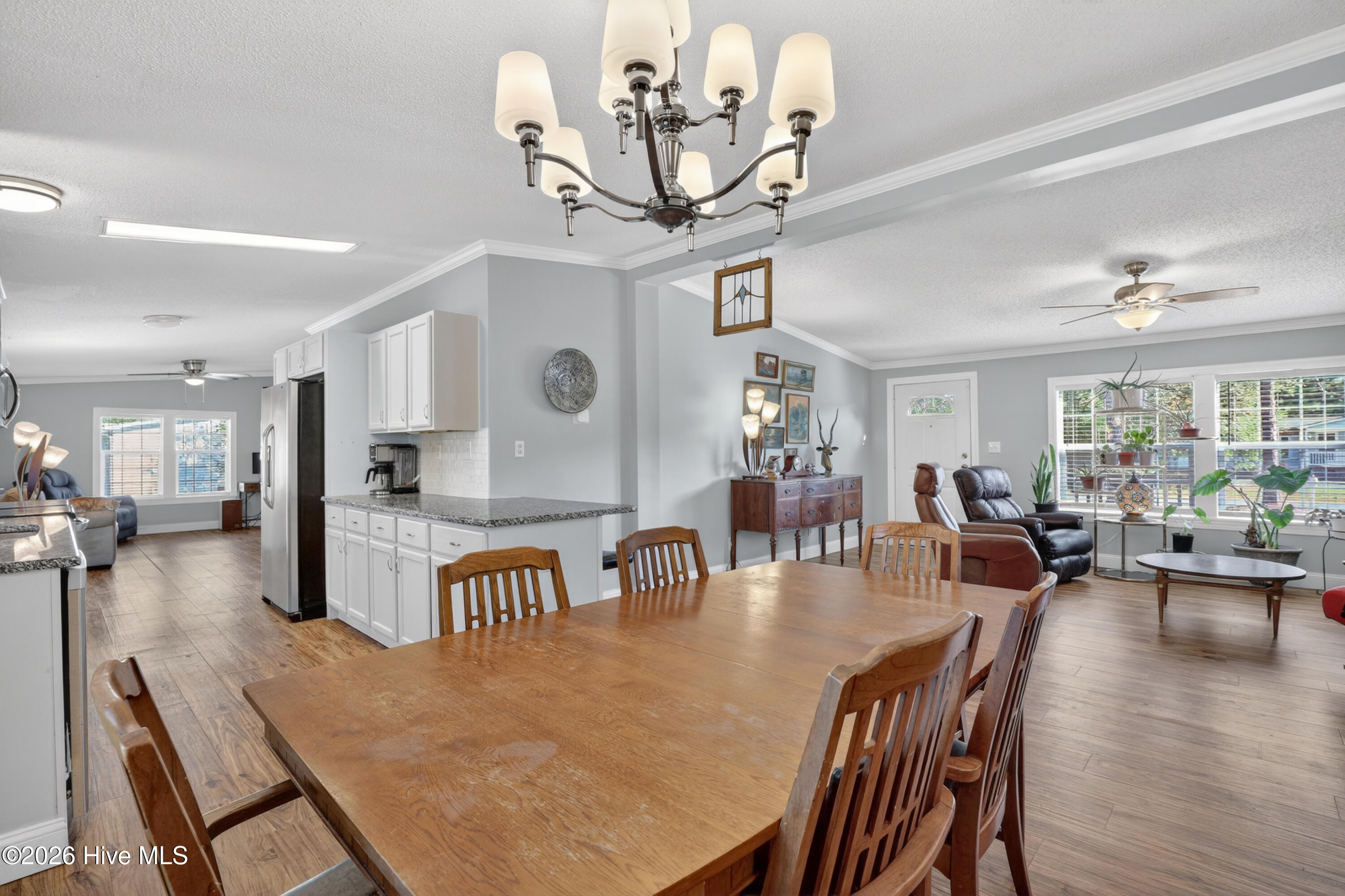 100568101 | Photo 11