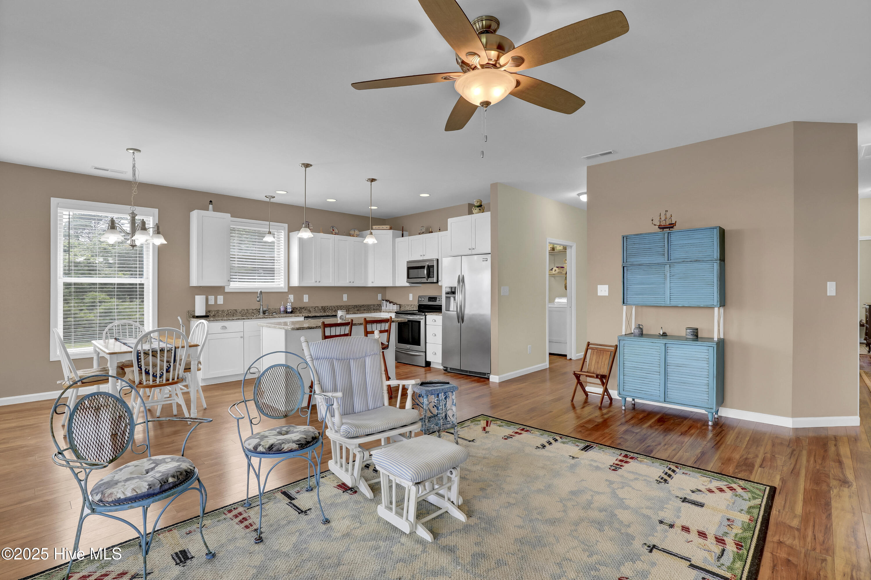 100511800 | Photo 19