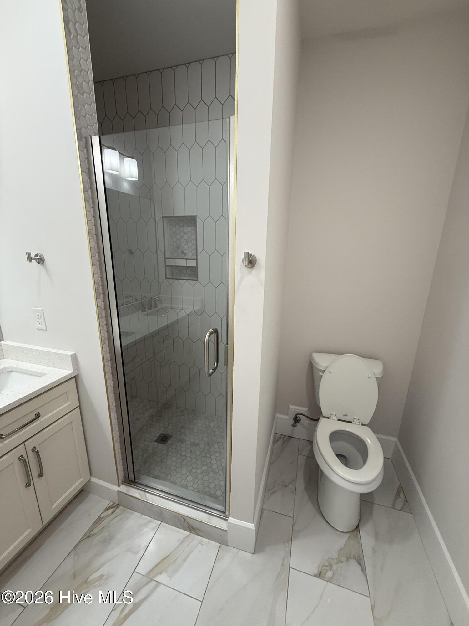 100561434 | Photo 18