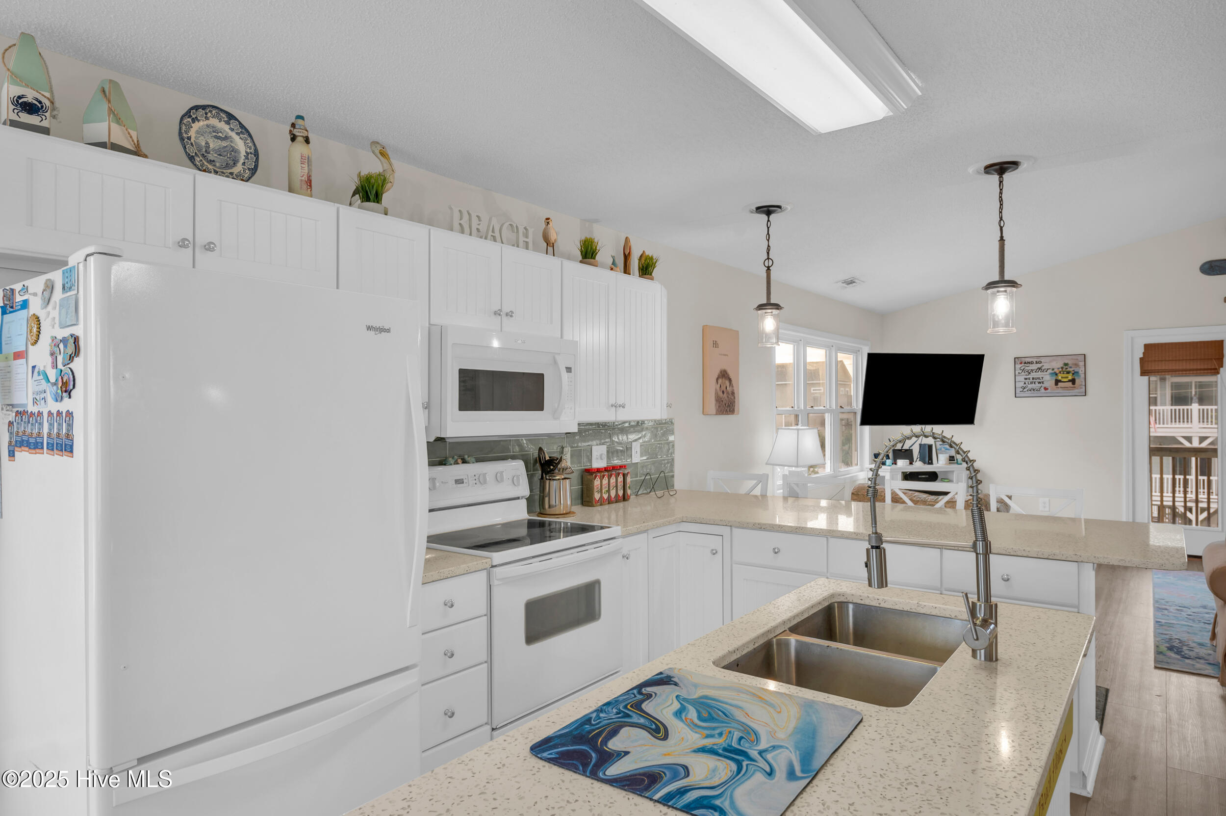 100543103 | Photo 21