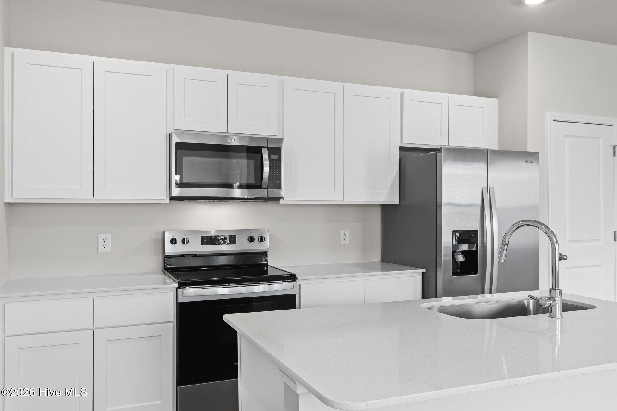 100514183 | Photo 15