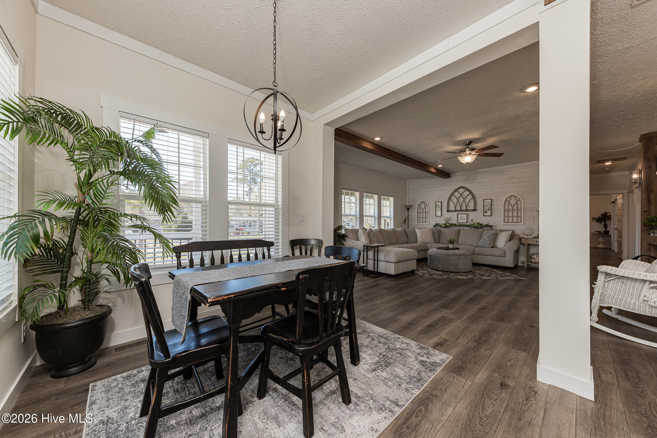 100563969 | Photo 24