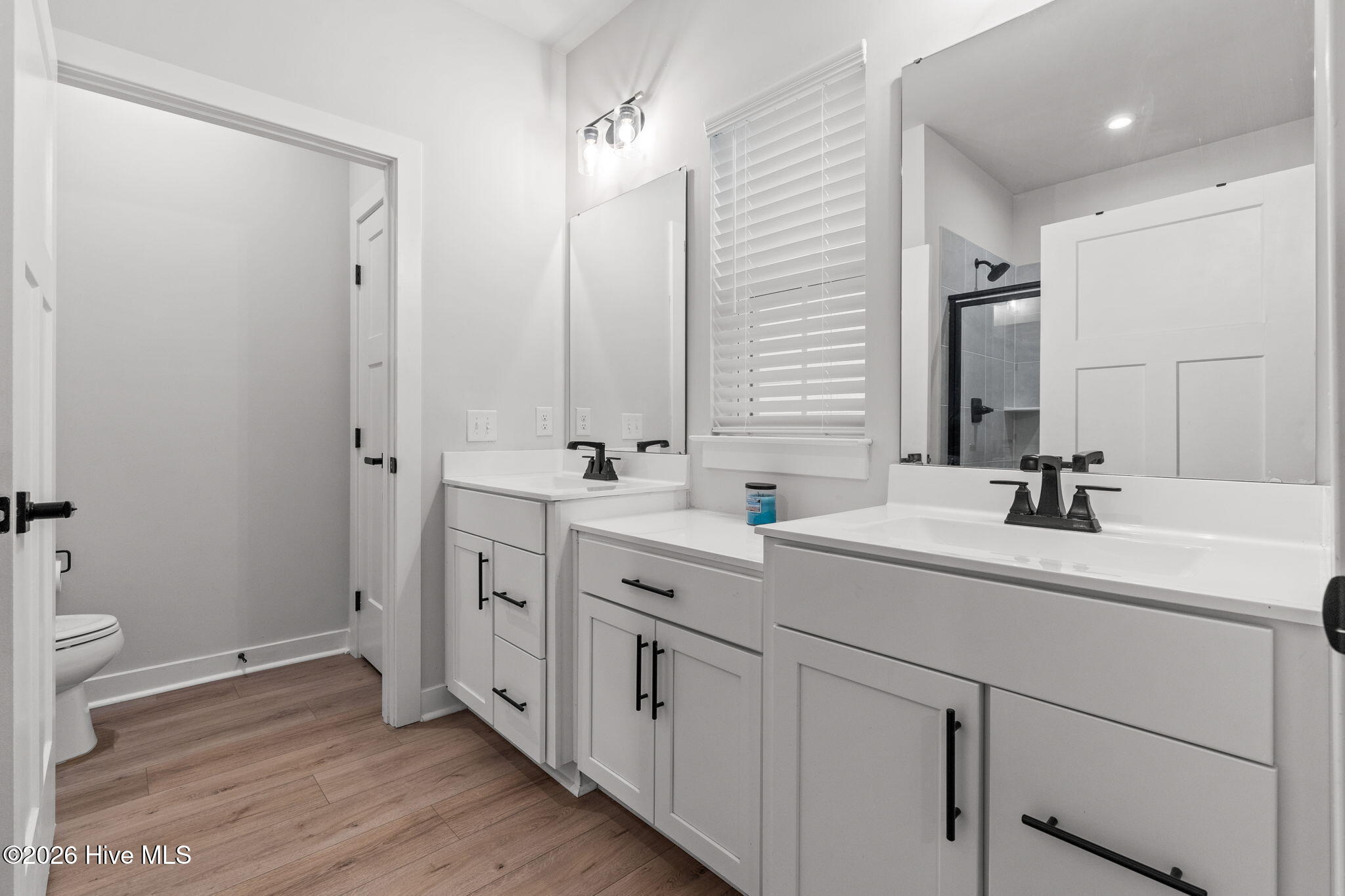 100550321 | Photo 23