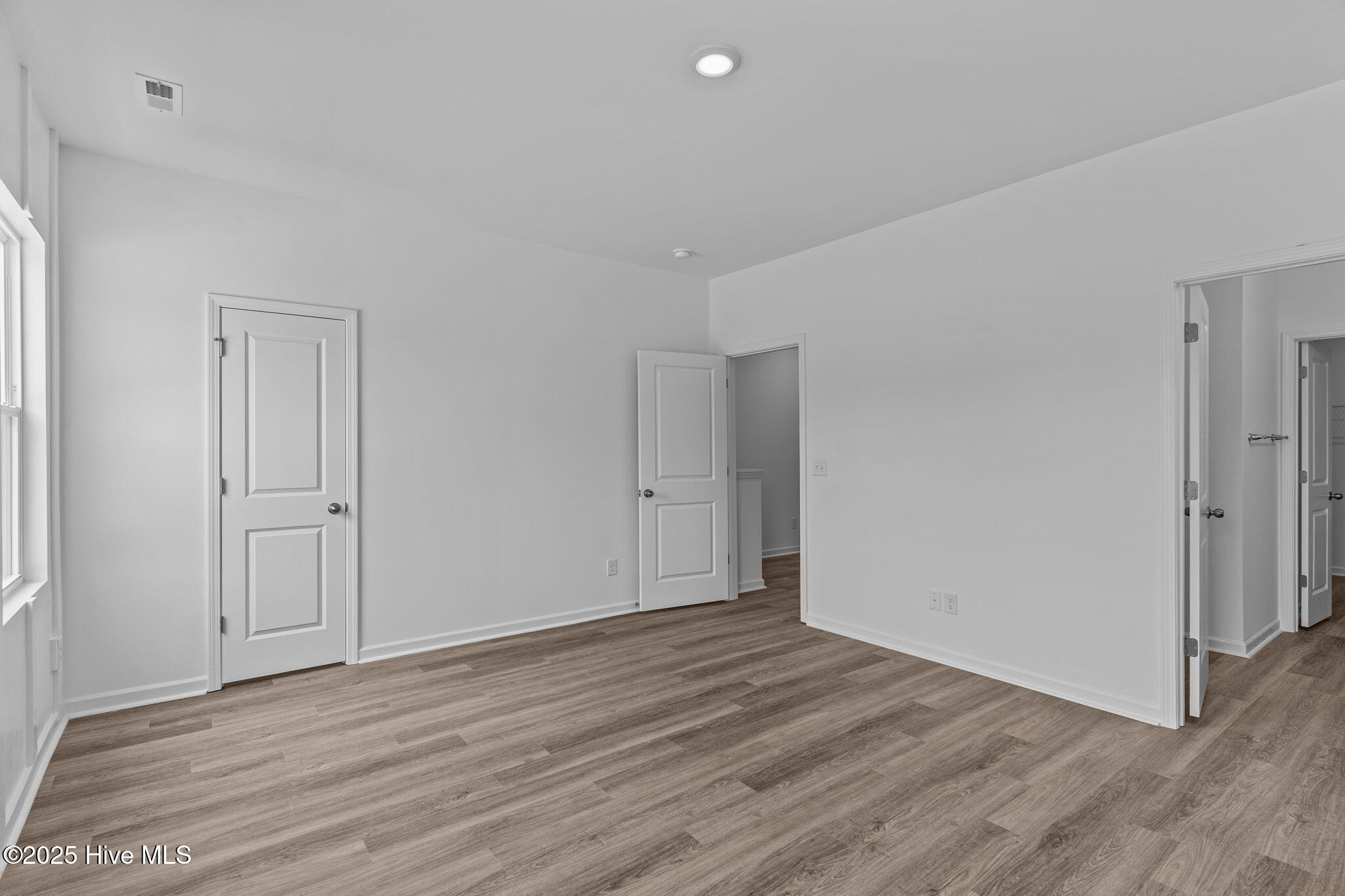 100517036 | Photo 24