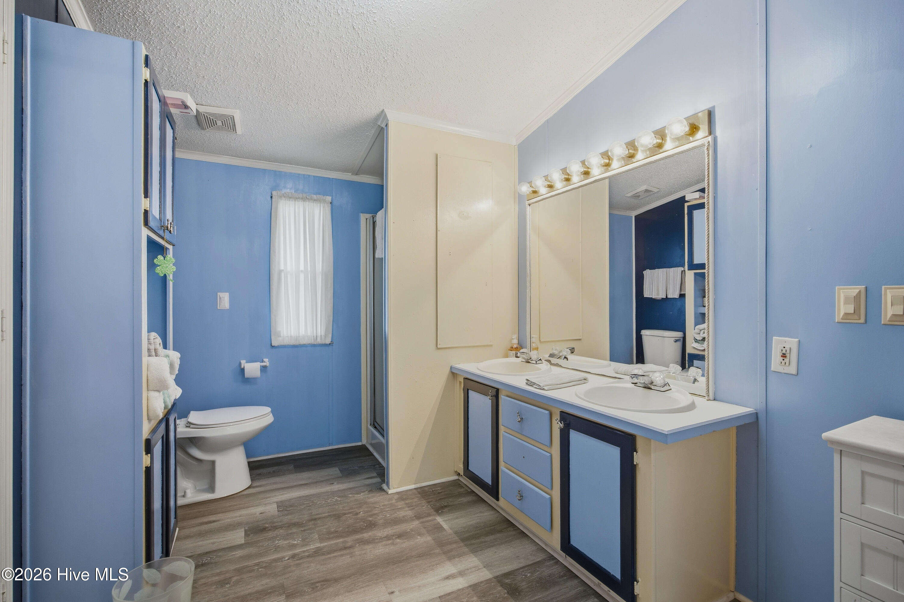 100565028 | Photo 25