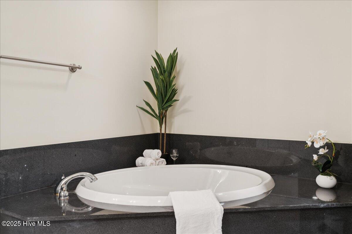 100553393 | Photo 37