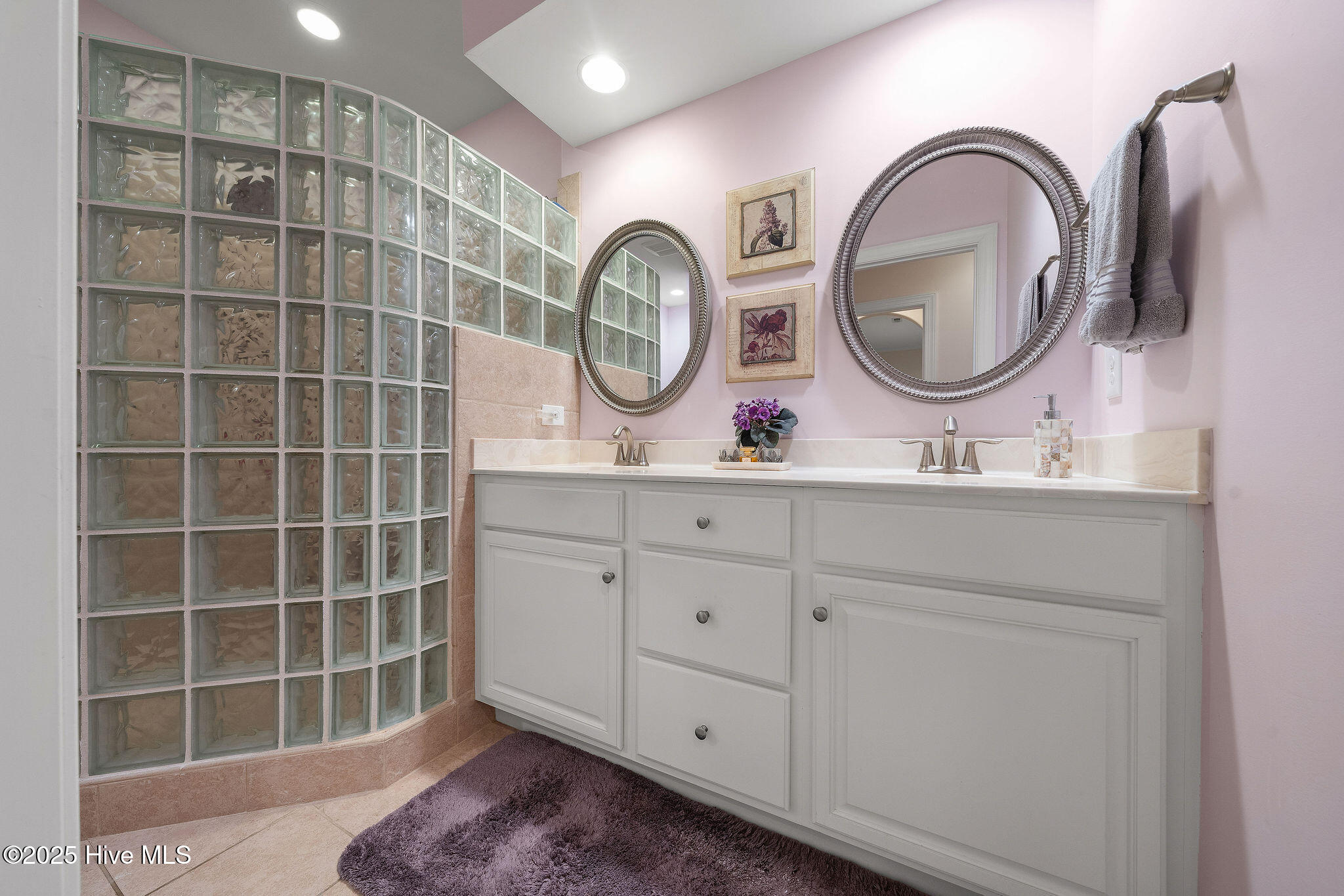 100520063 | Photo 43