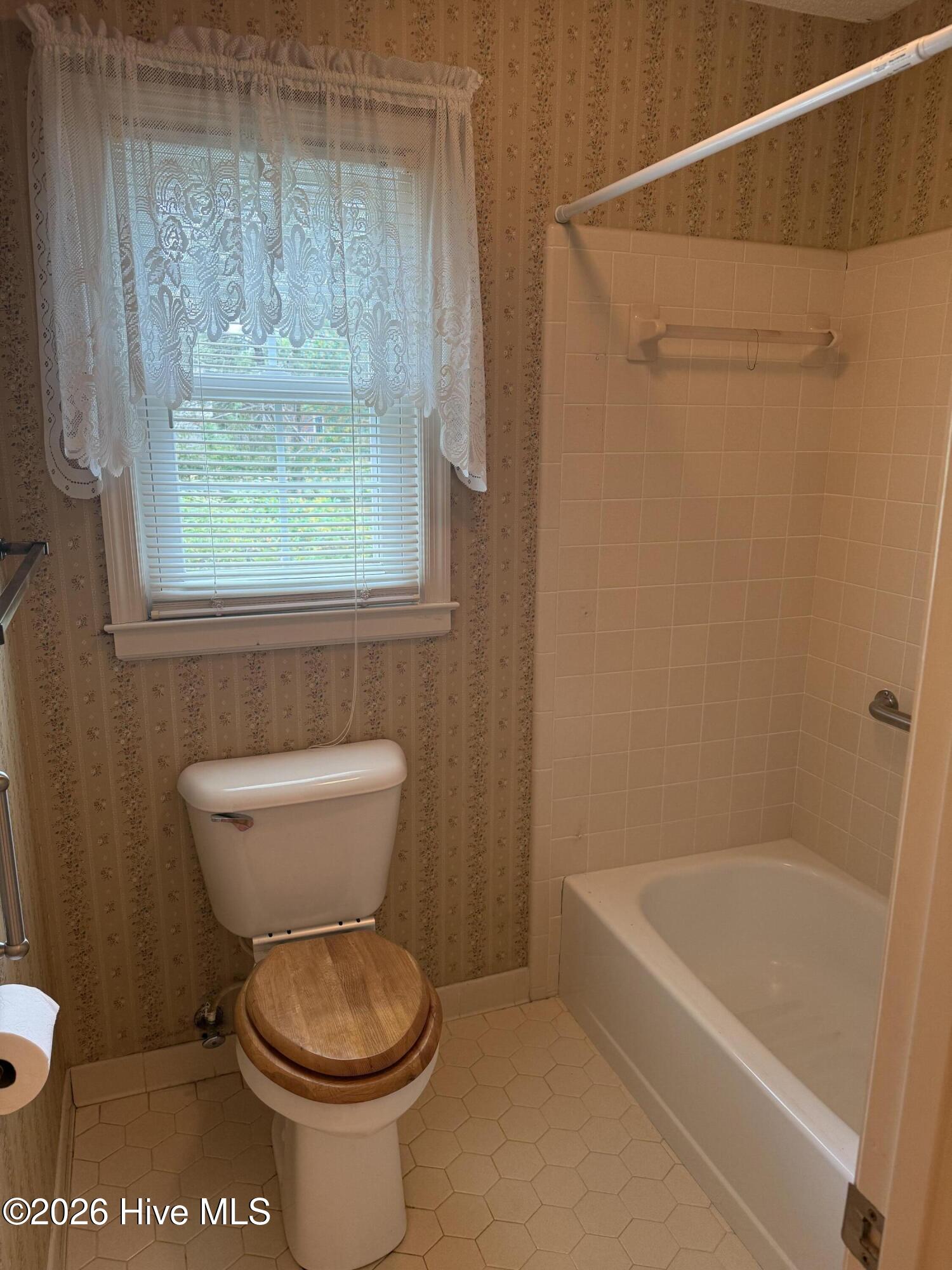 100570594 | Photo 30