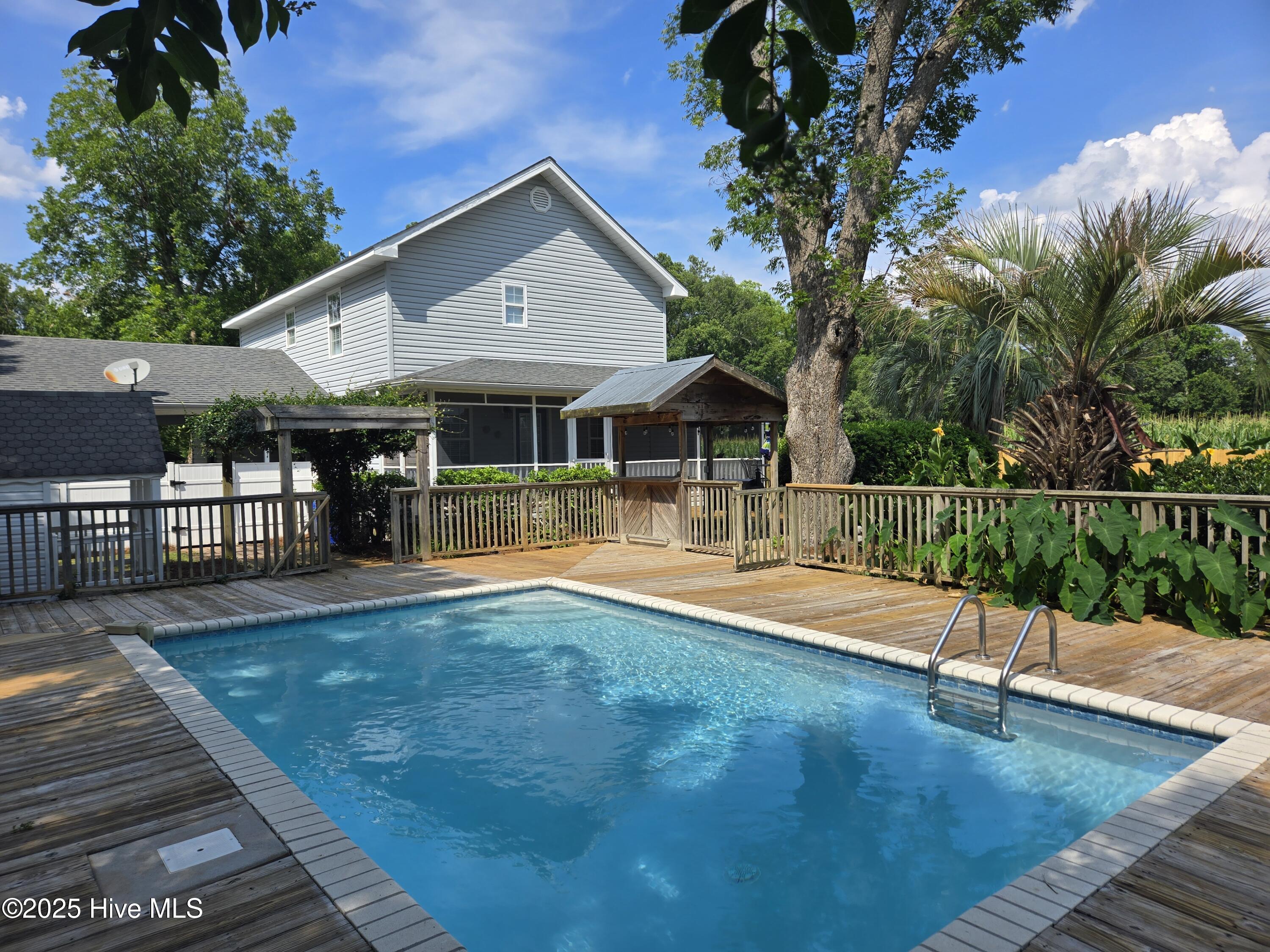 100517871 | Photo 27