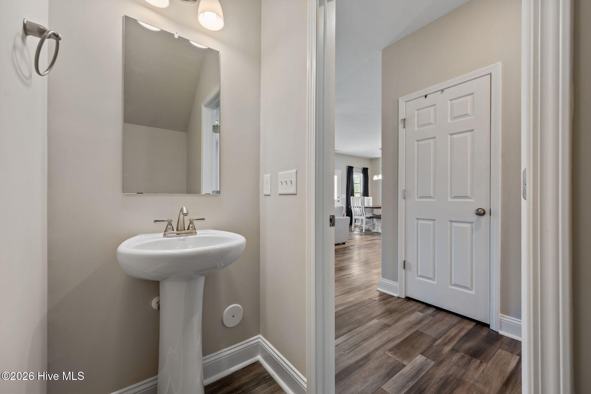 100560857 | Photo 18