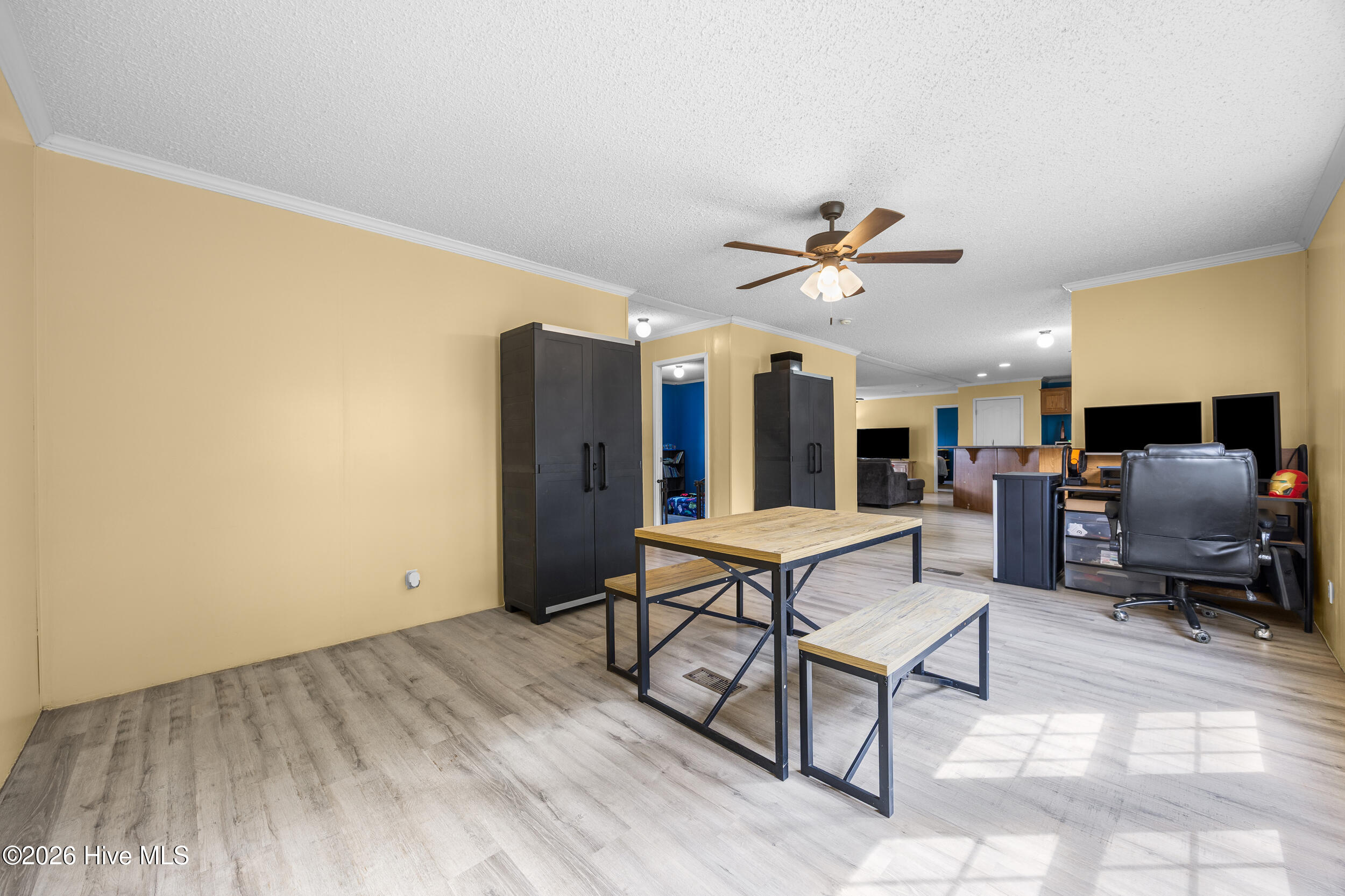 100560069 | Photo 23