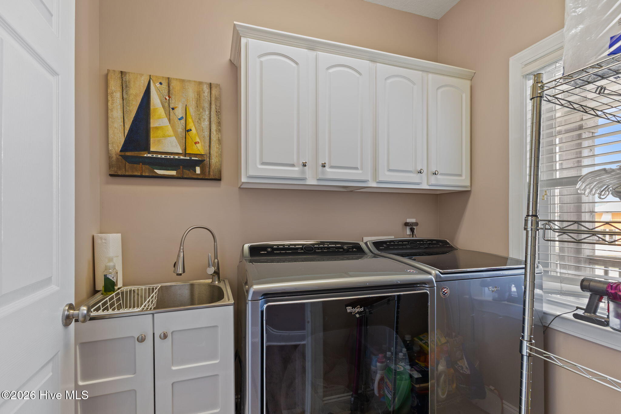 100563180 | Photo 23