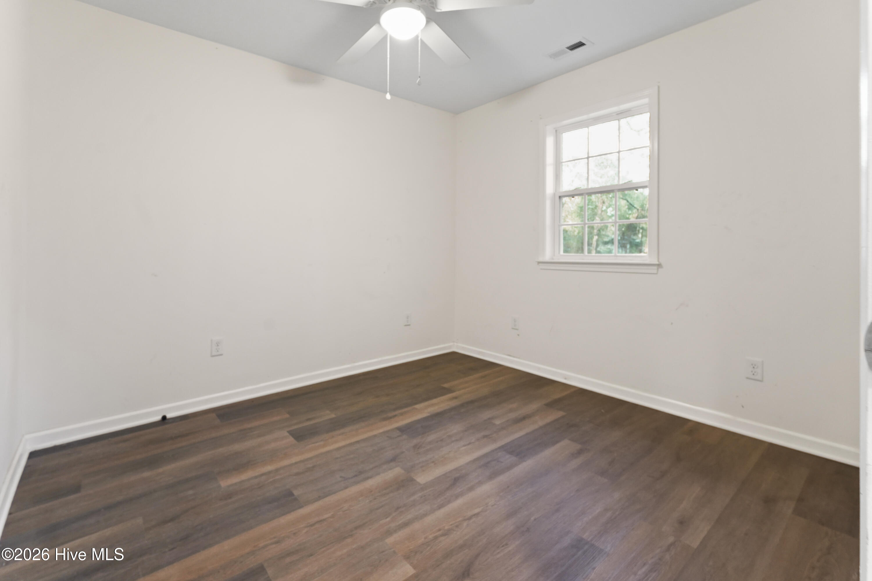 100548487 | Photo 55