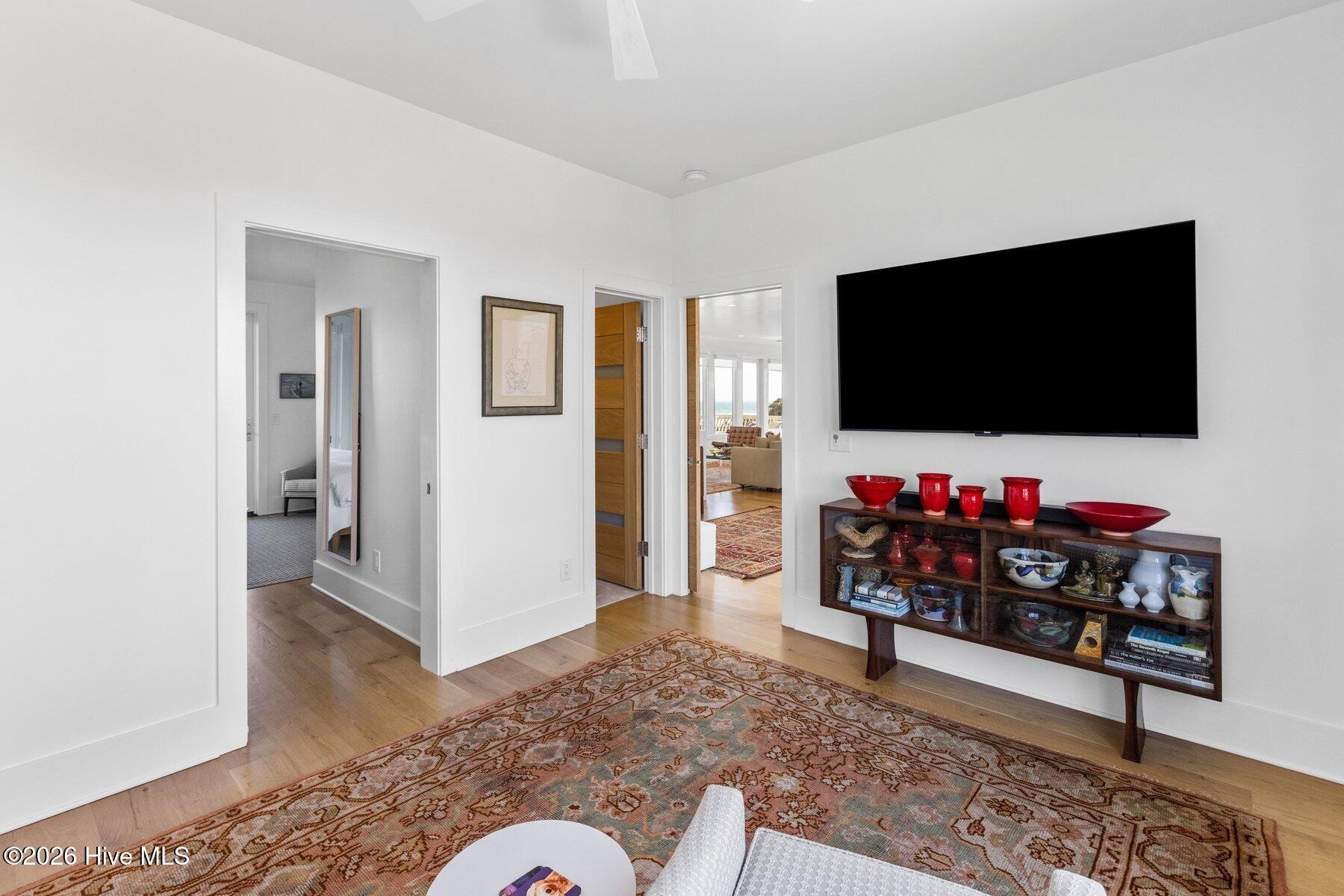 100560851 | Photo 23