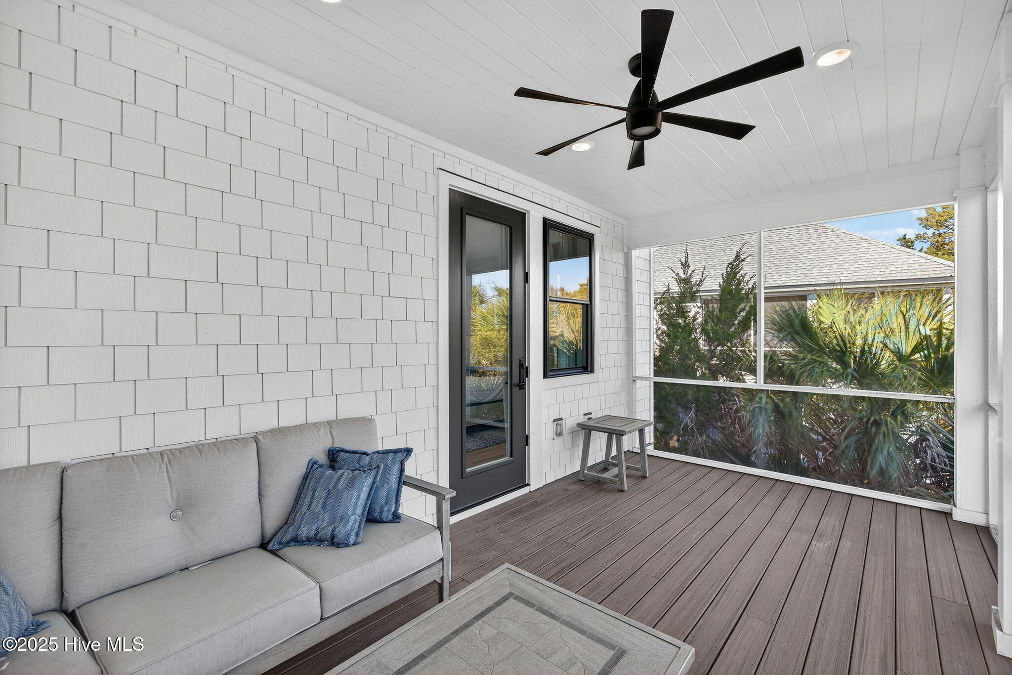 100541250 | Photo 57