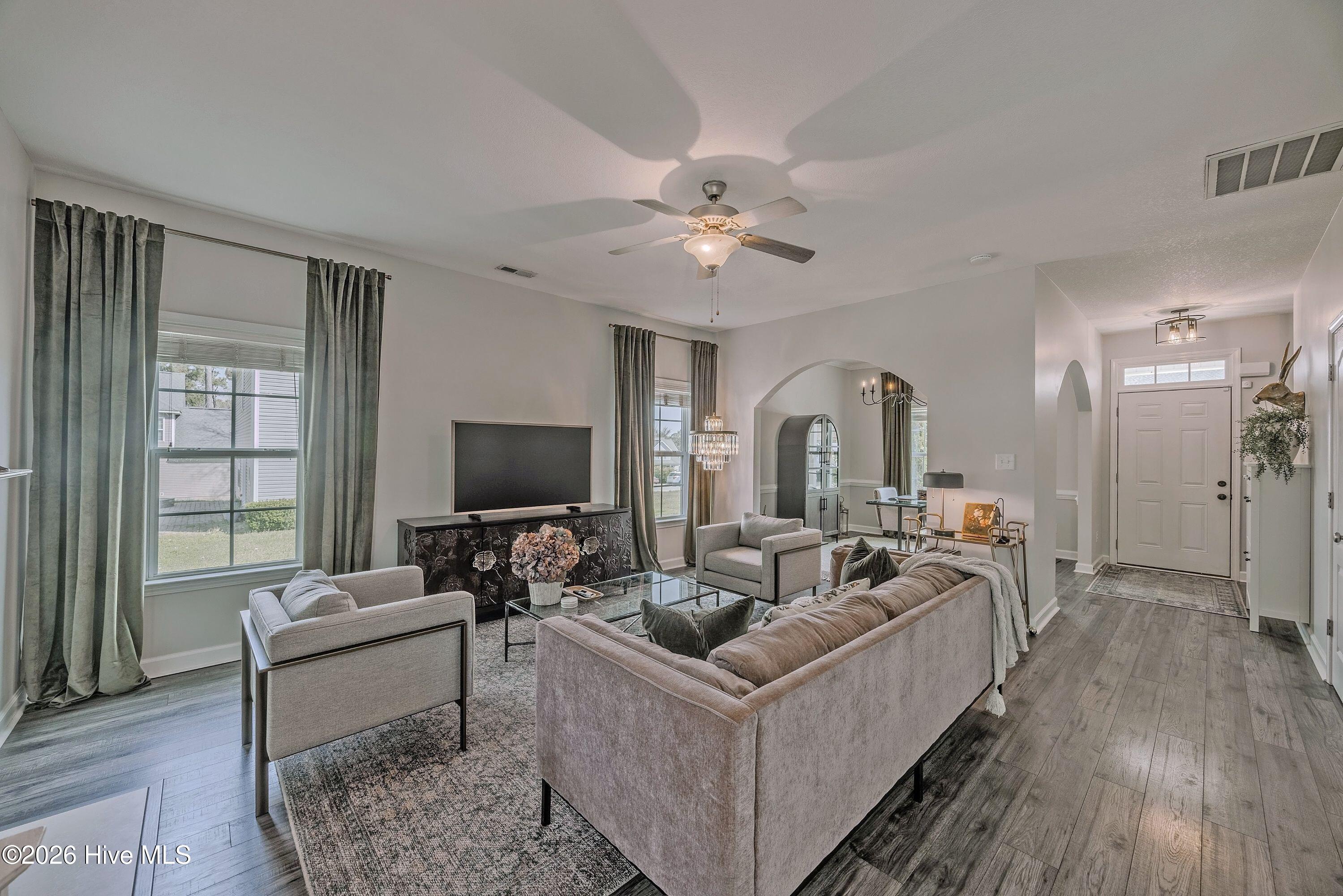 100562922 | Photo 12