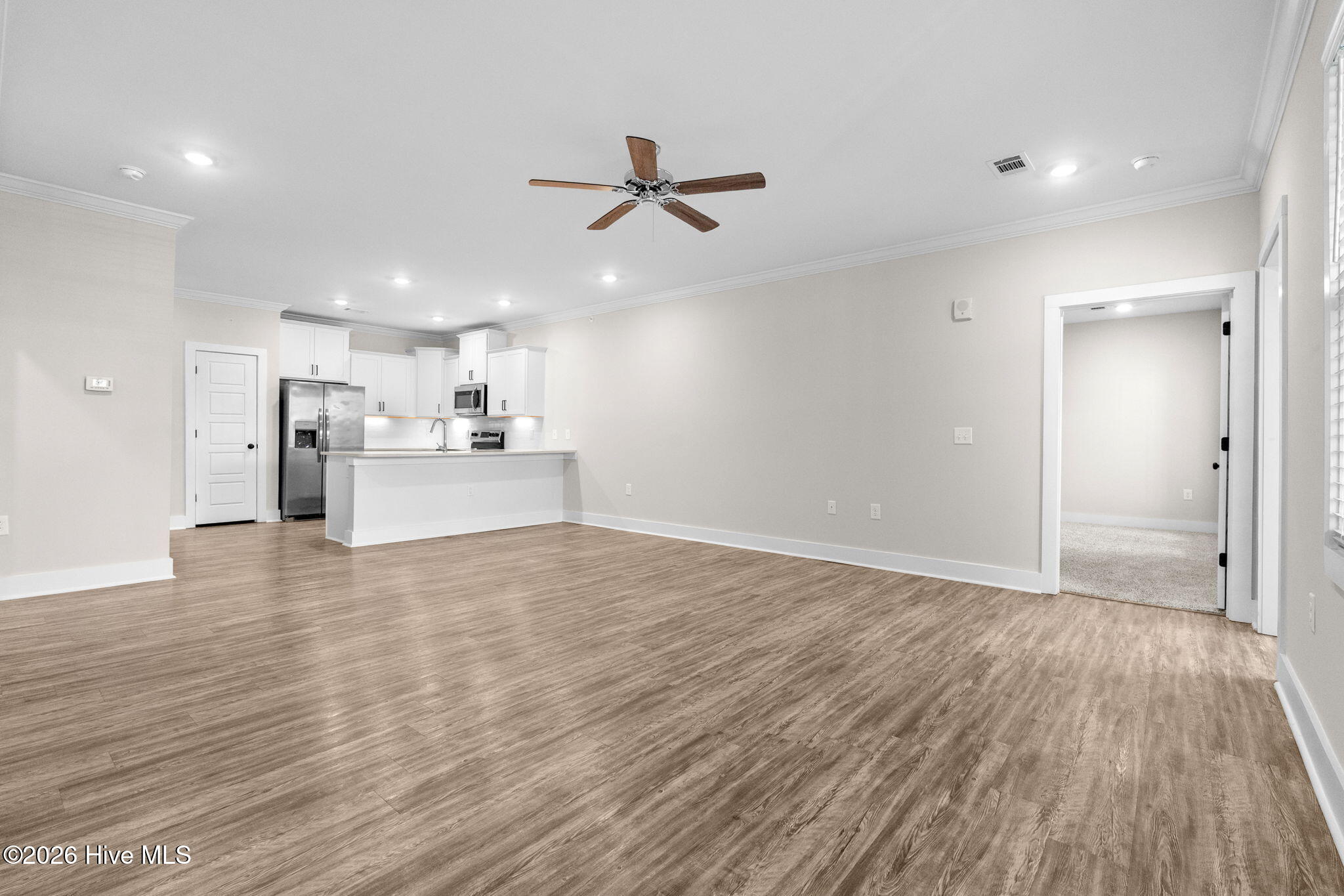 100566084 | Photo 11