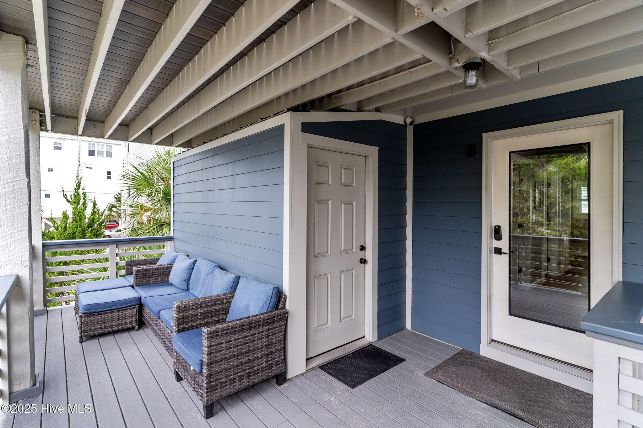 100526073 | Photo 52