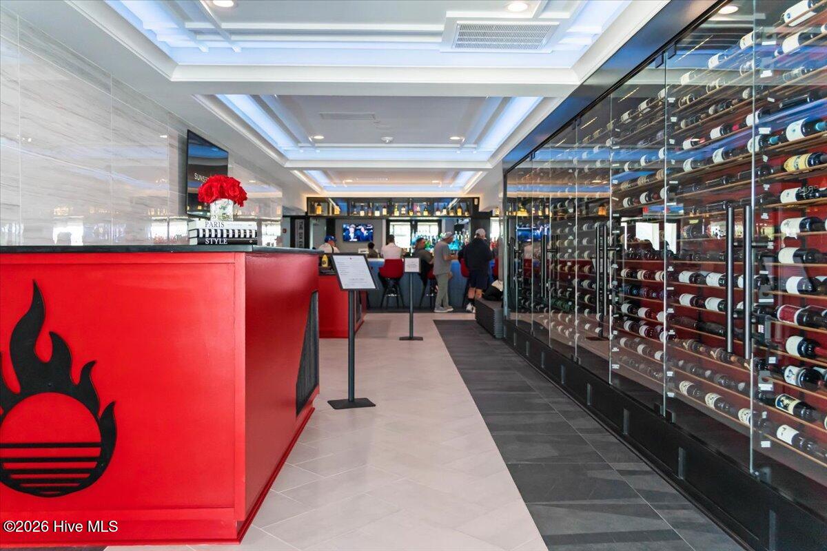 100548349 | Photo 77