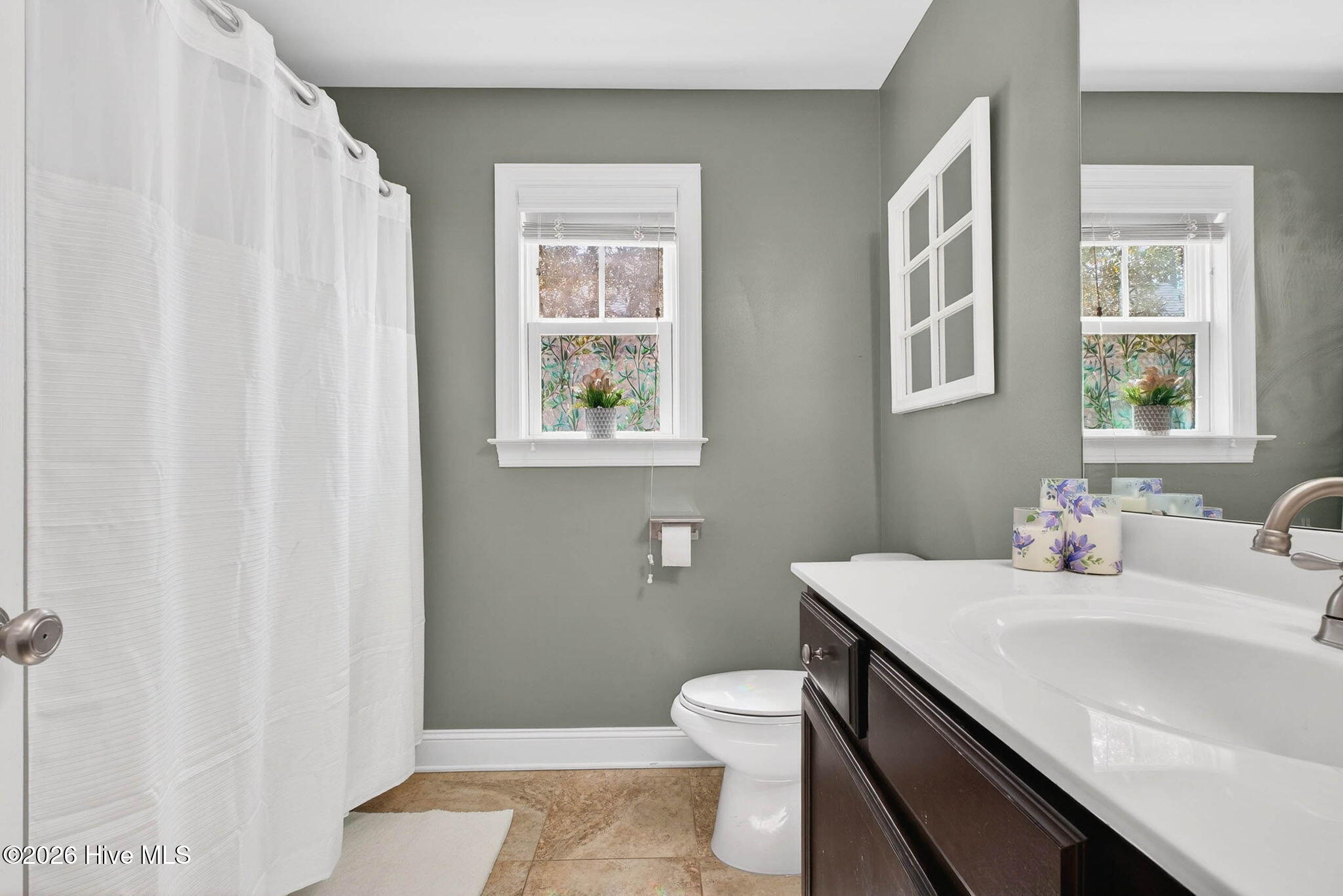 100561727 | Photo 23