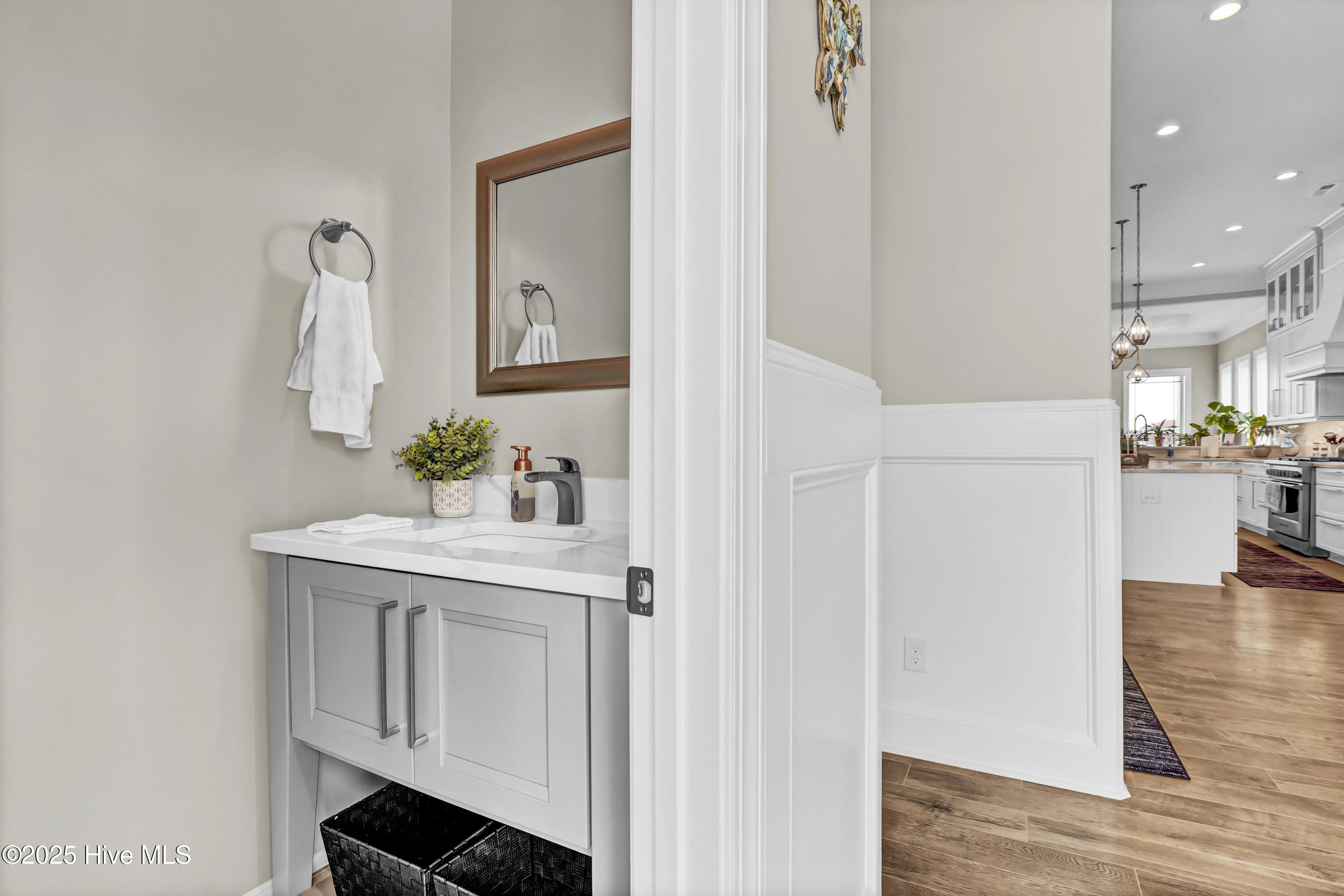 100503420 | Photo 42