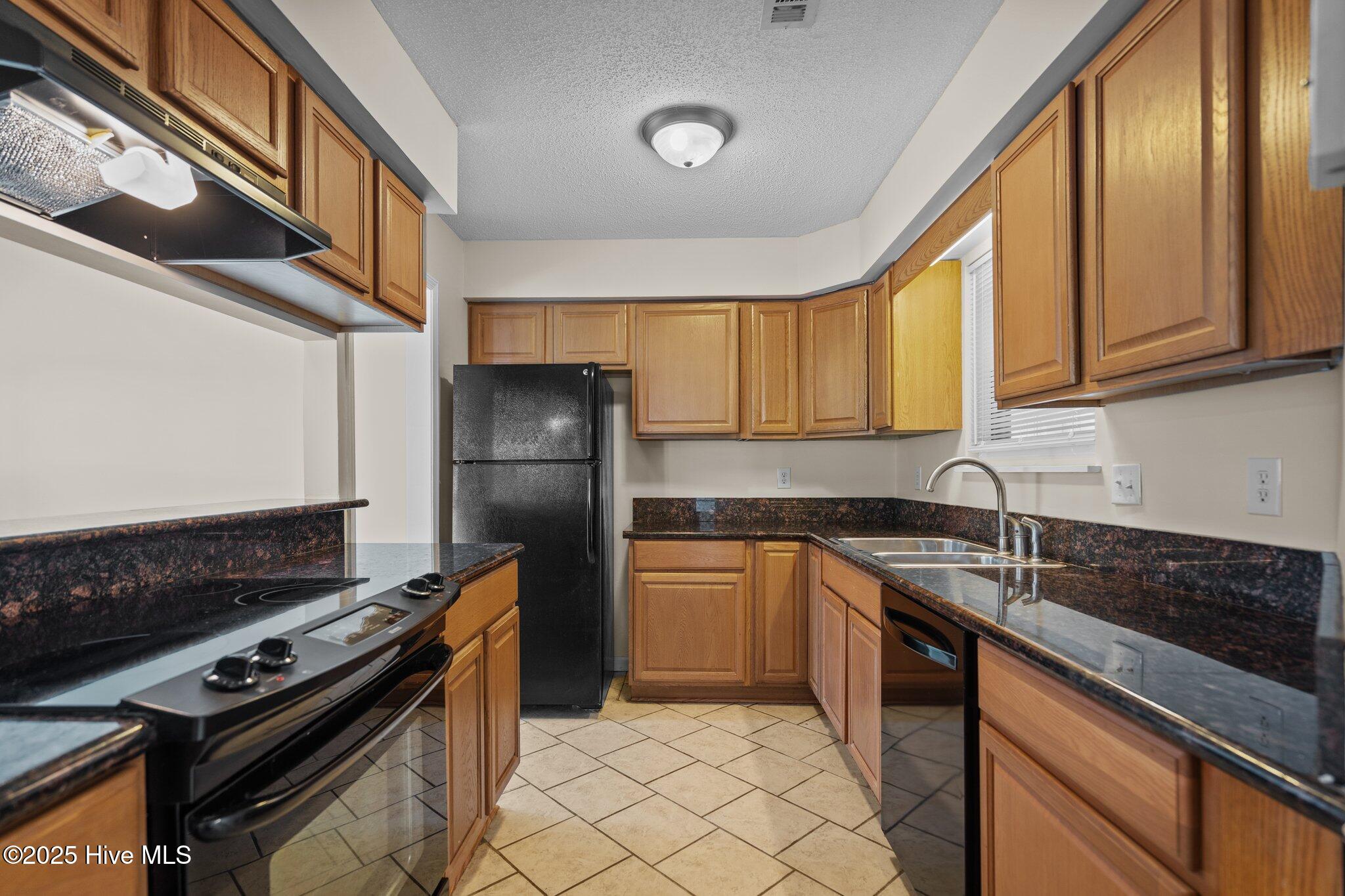 100530960 | Photo 25