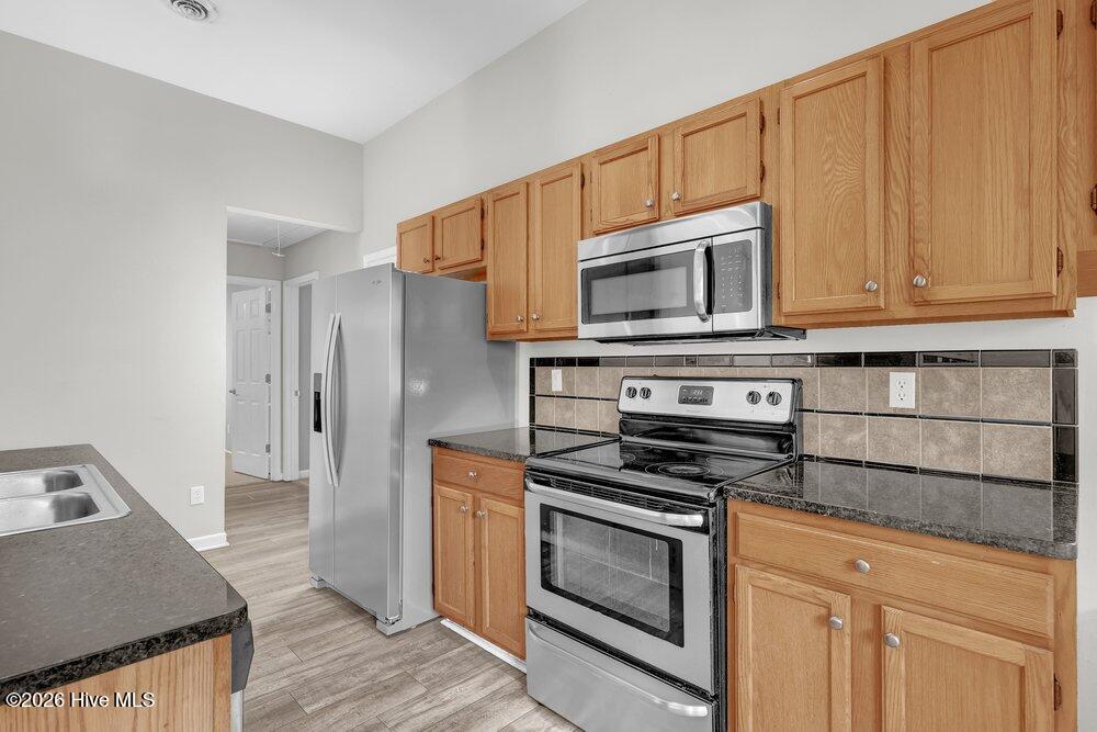 100552082 | Photo 13