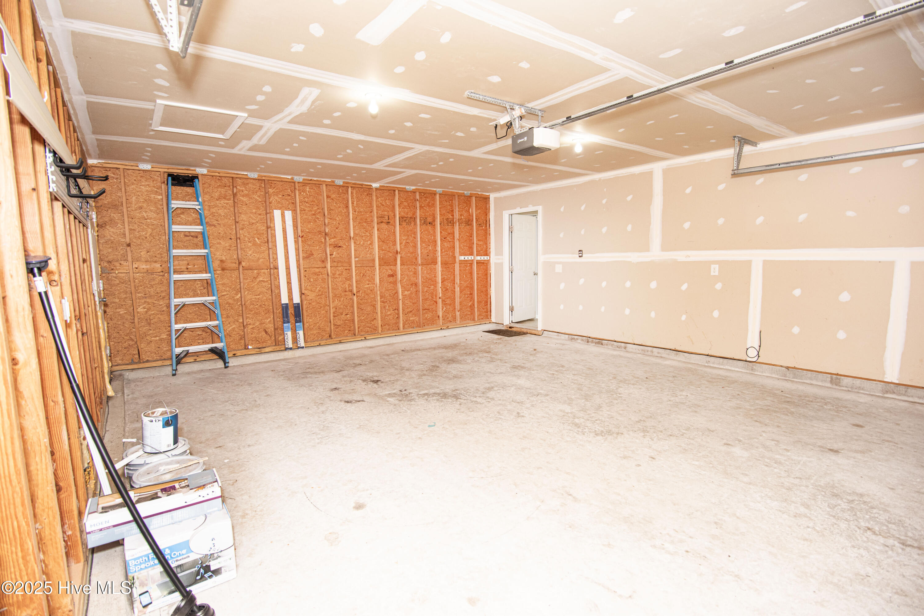 100543253 | Photo 21