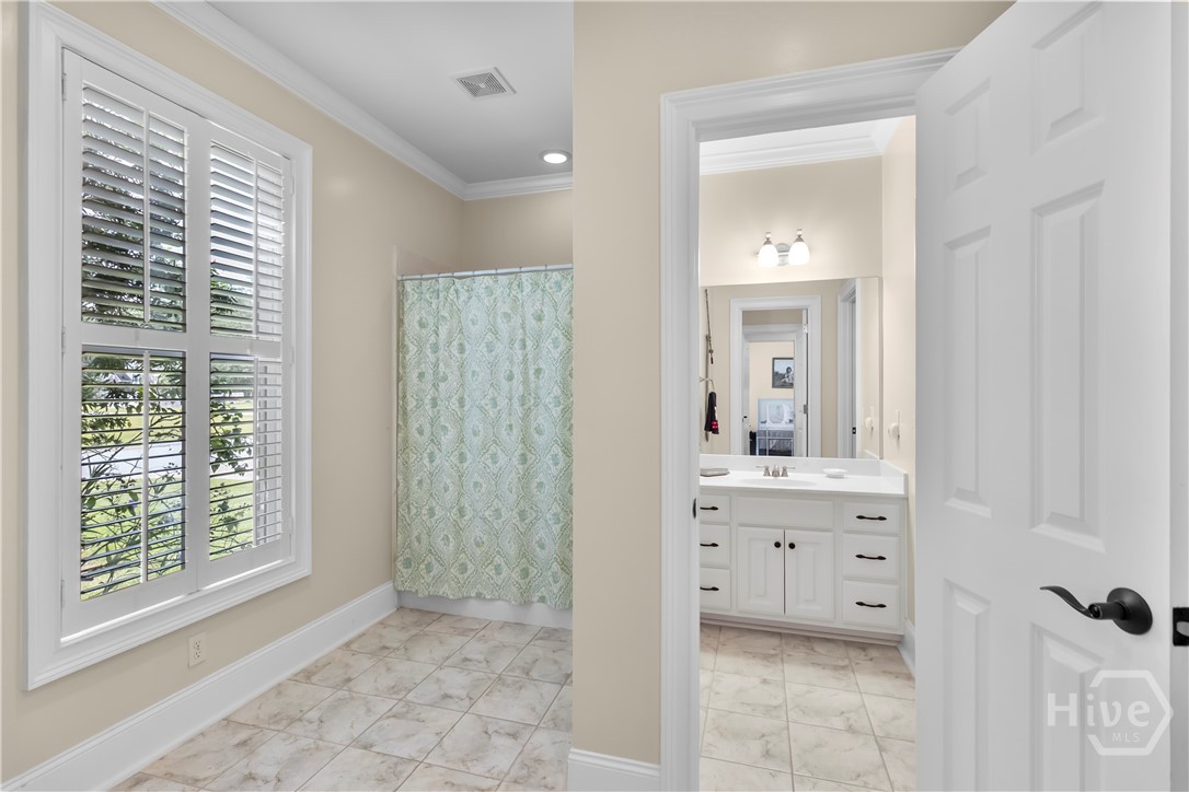 Bathroom 2 - Main