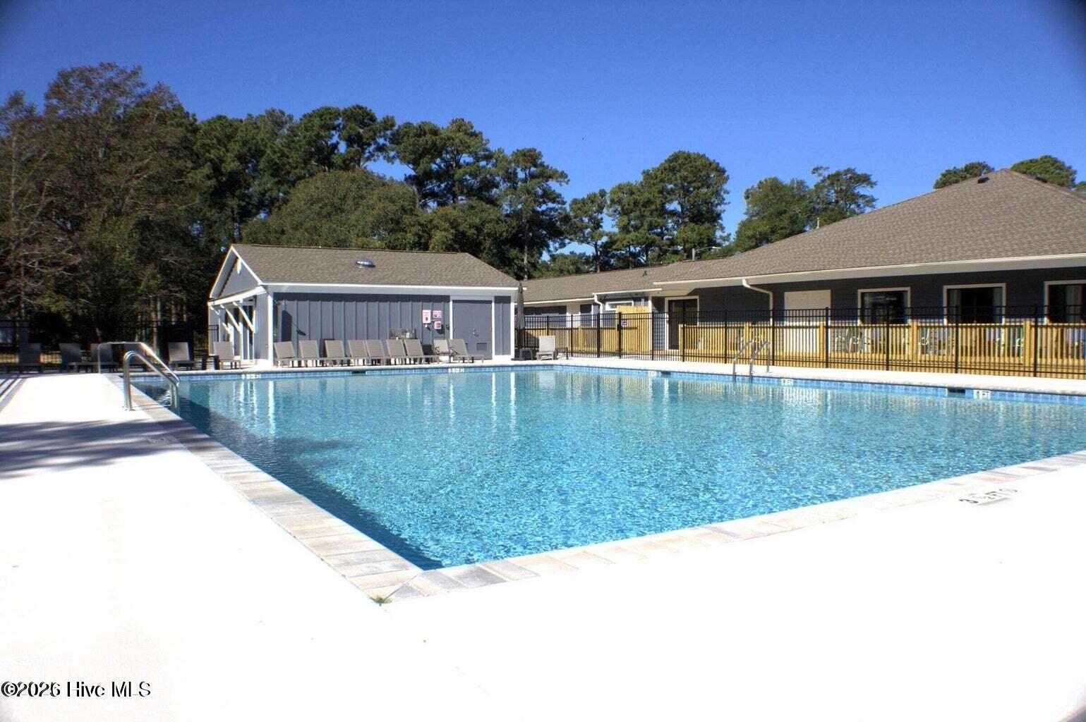 100557902 | Photo 35