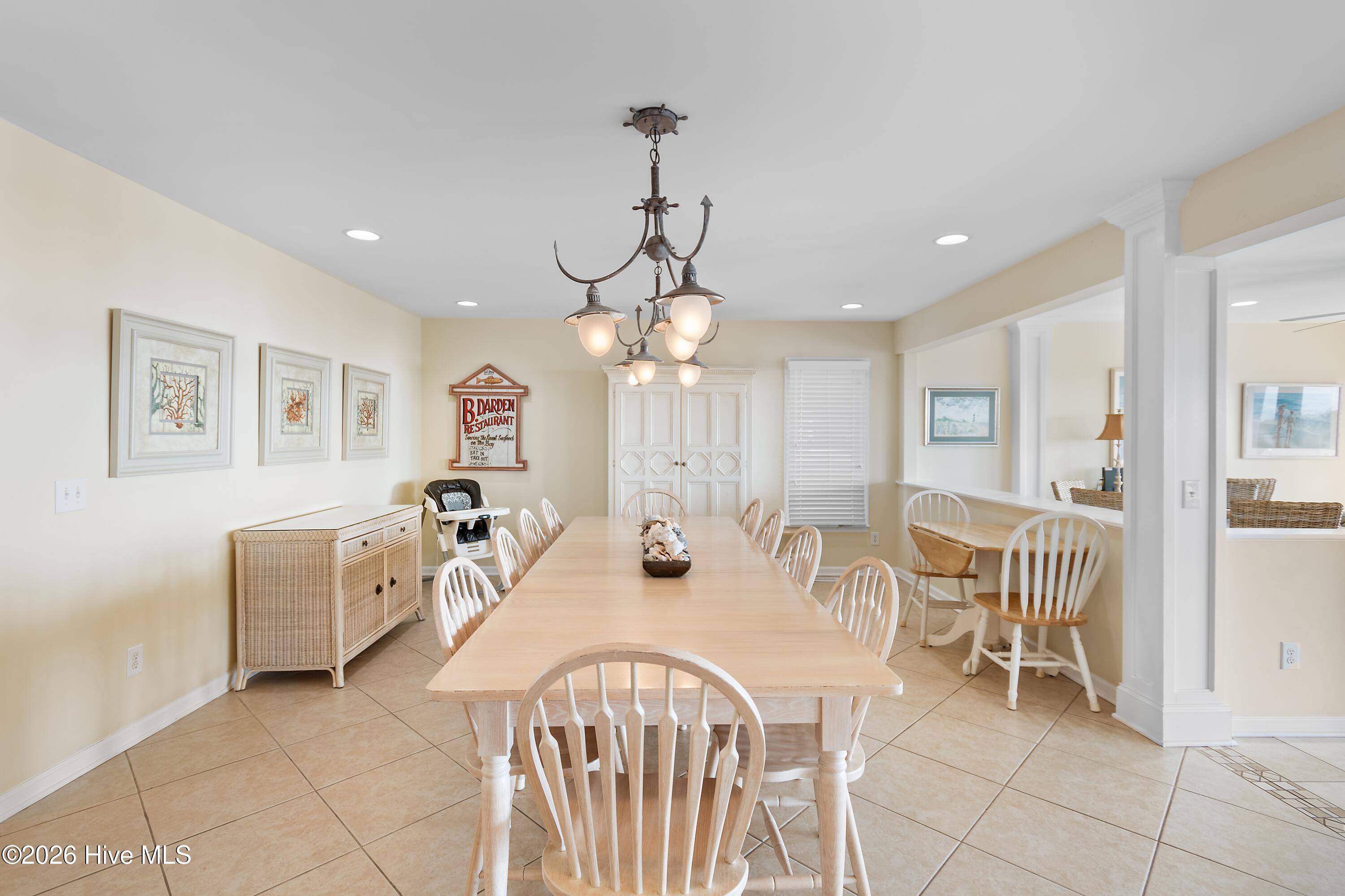 100548422 | Photo 19