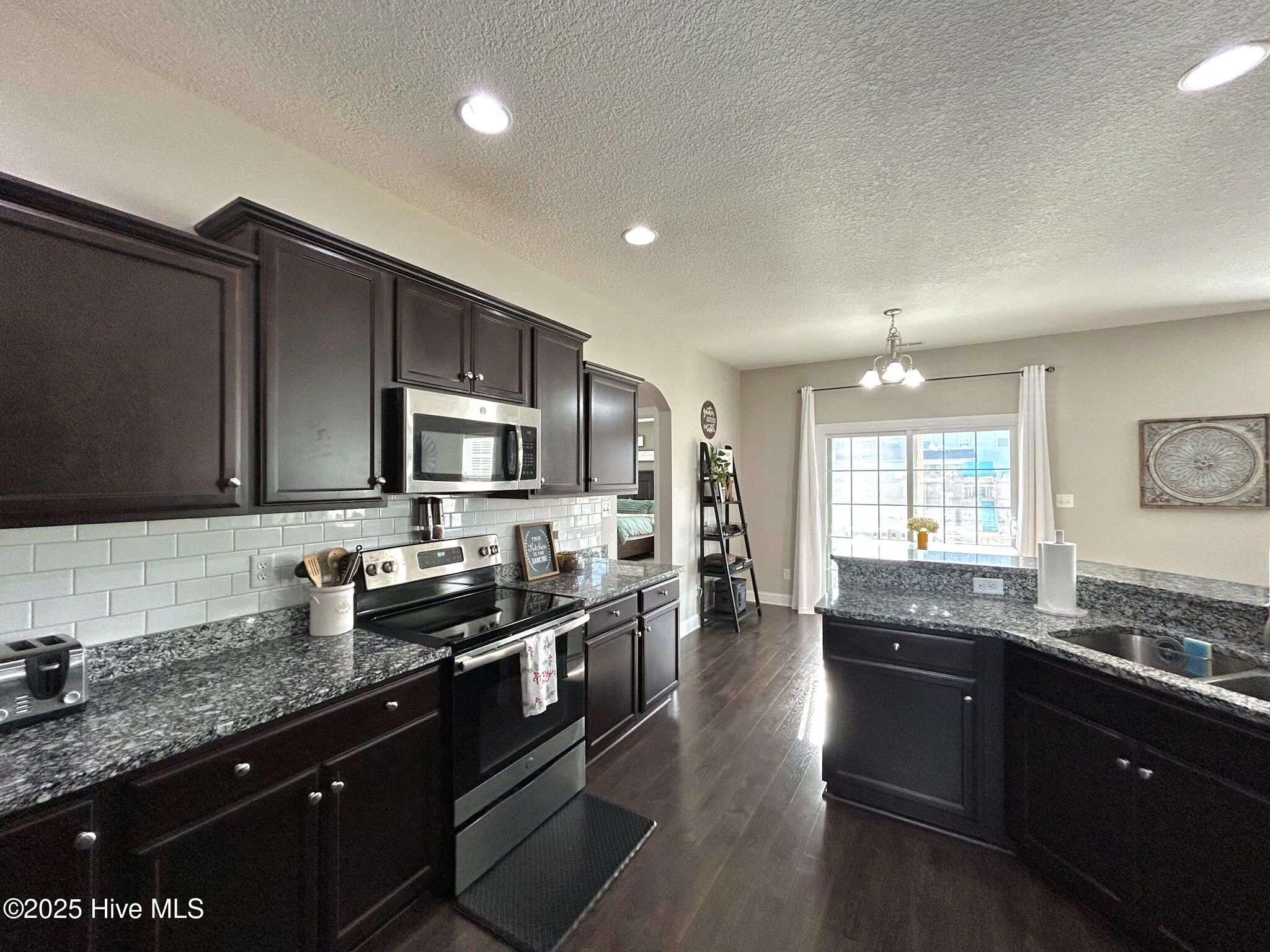 100545888 | Photo 21