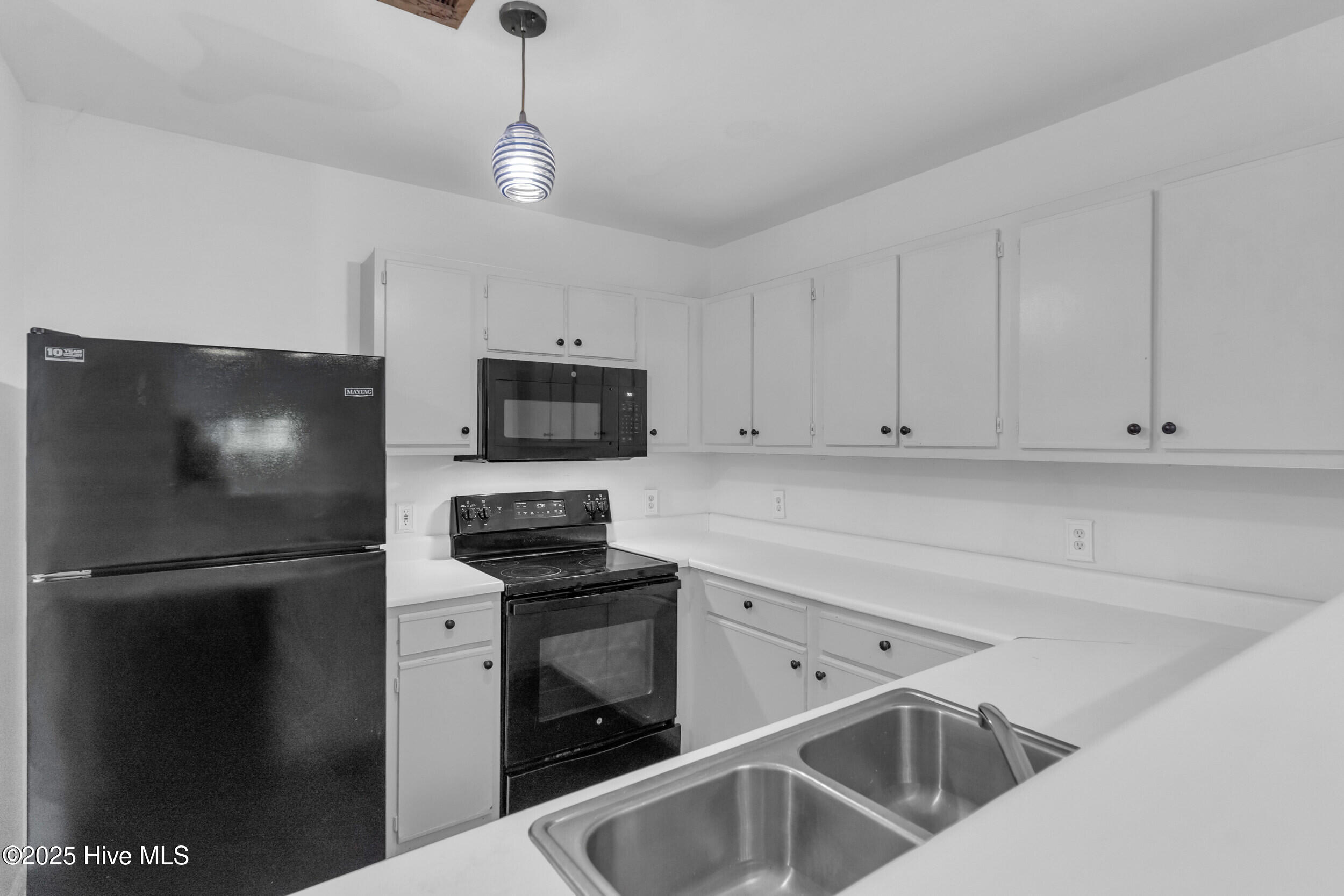 4804 College Road S, Wilmington, NC 28412 – photo 10: Kitchen