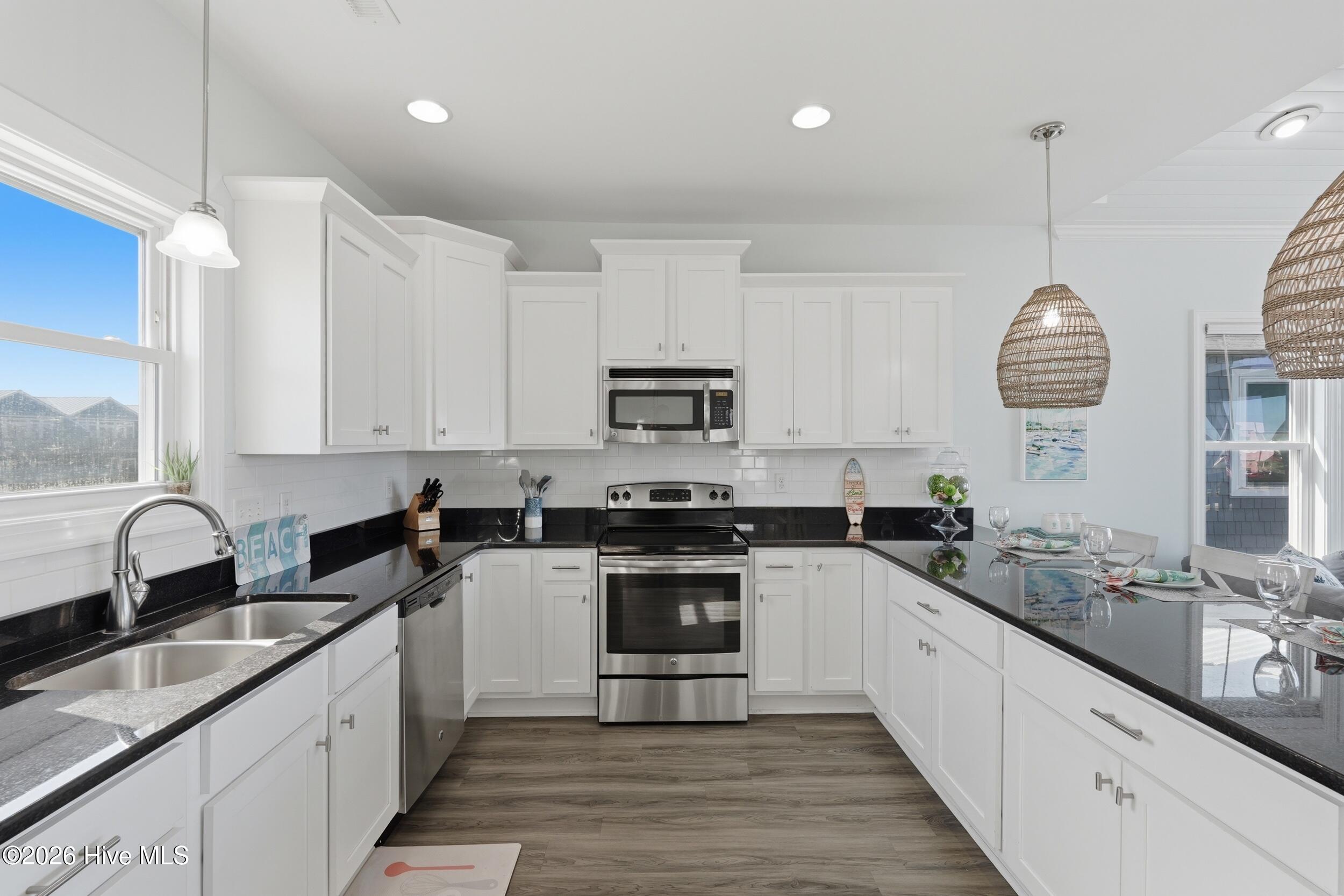 100565871 | Photo 32