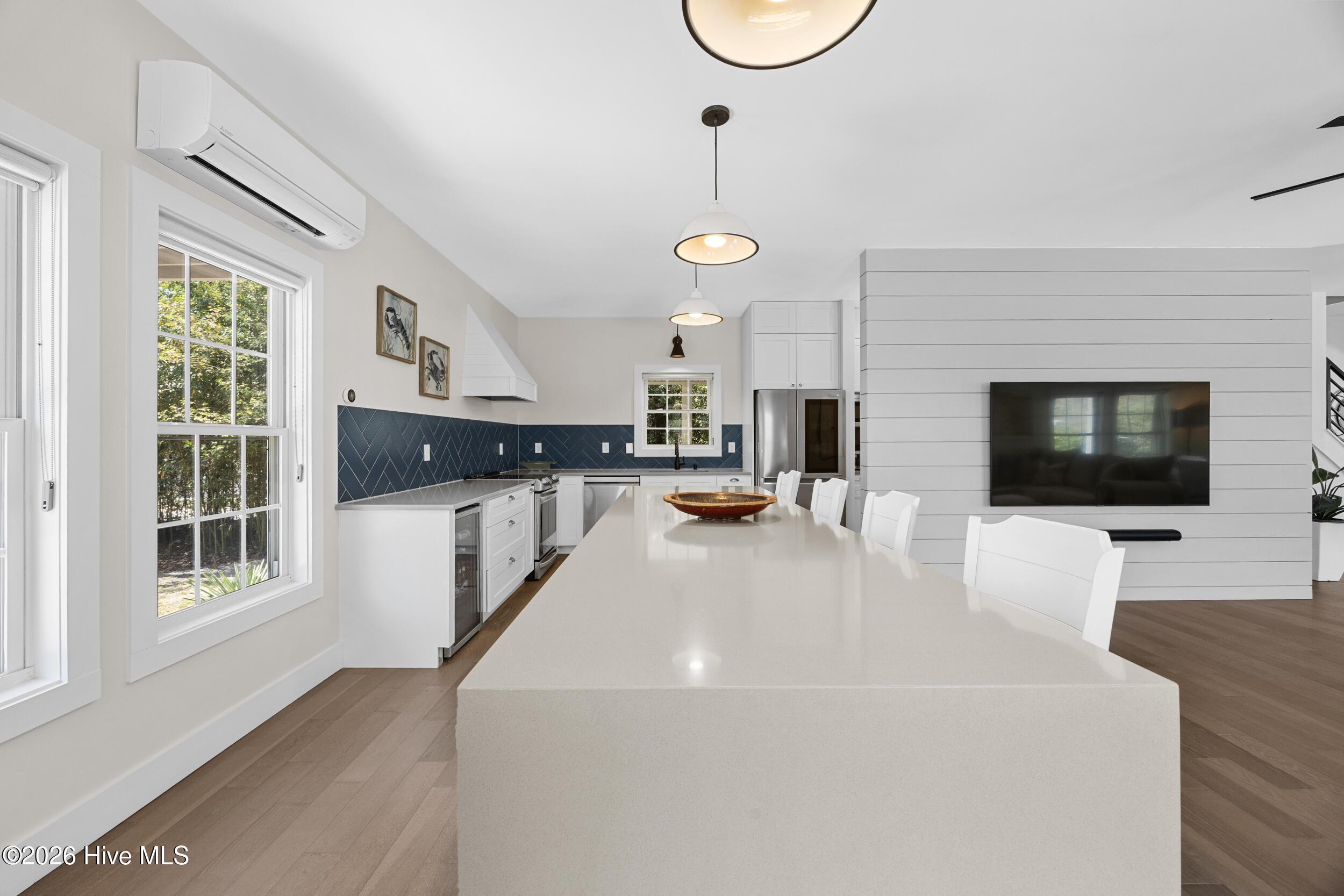 100562849 | Photo 22