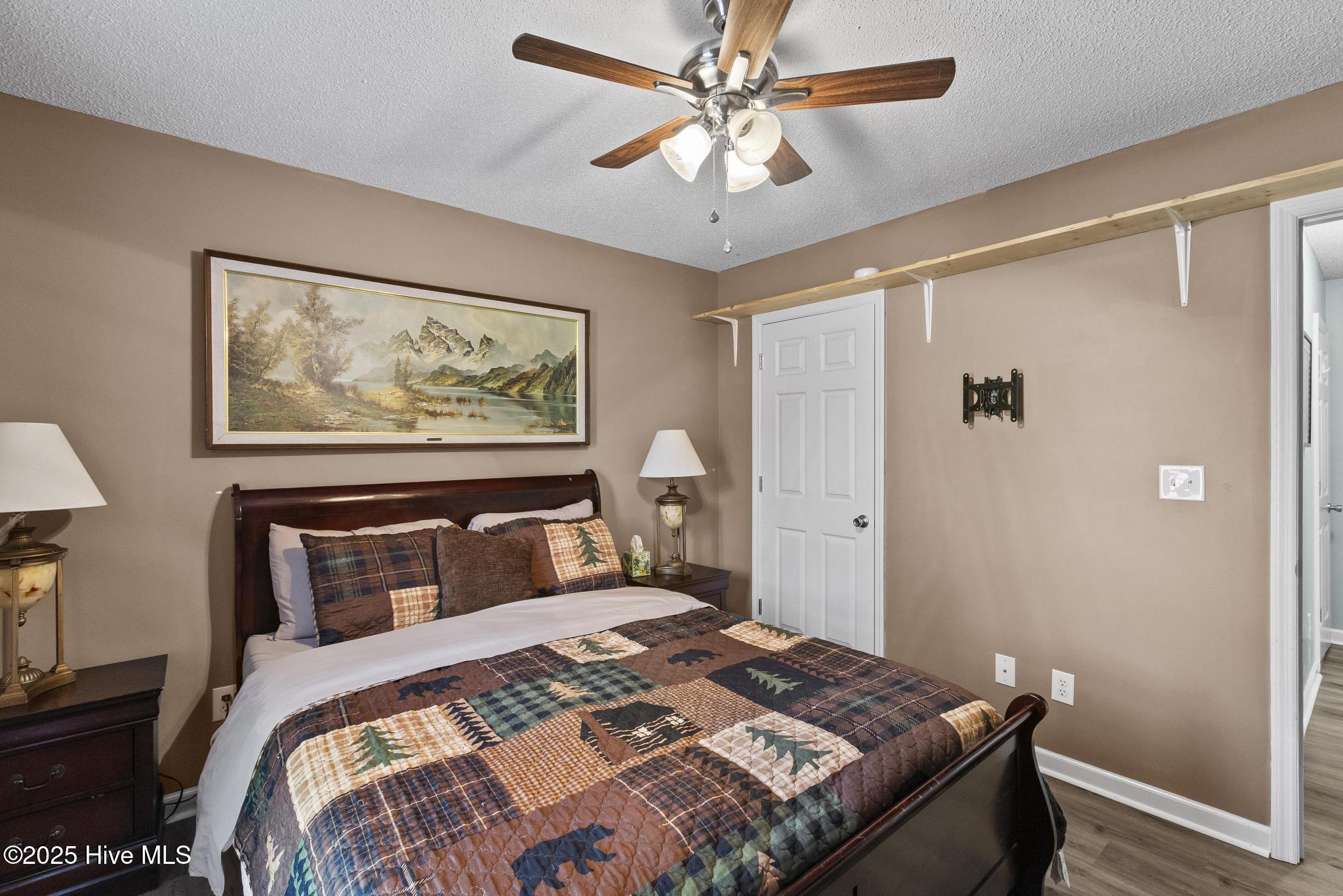 100542595 | Photo 24