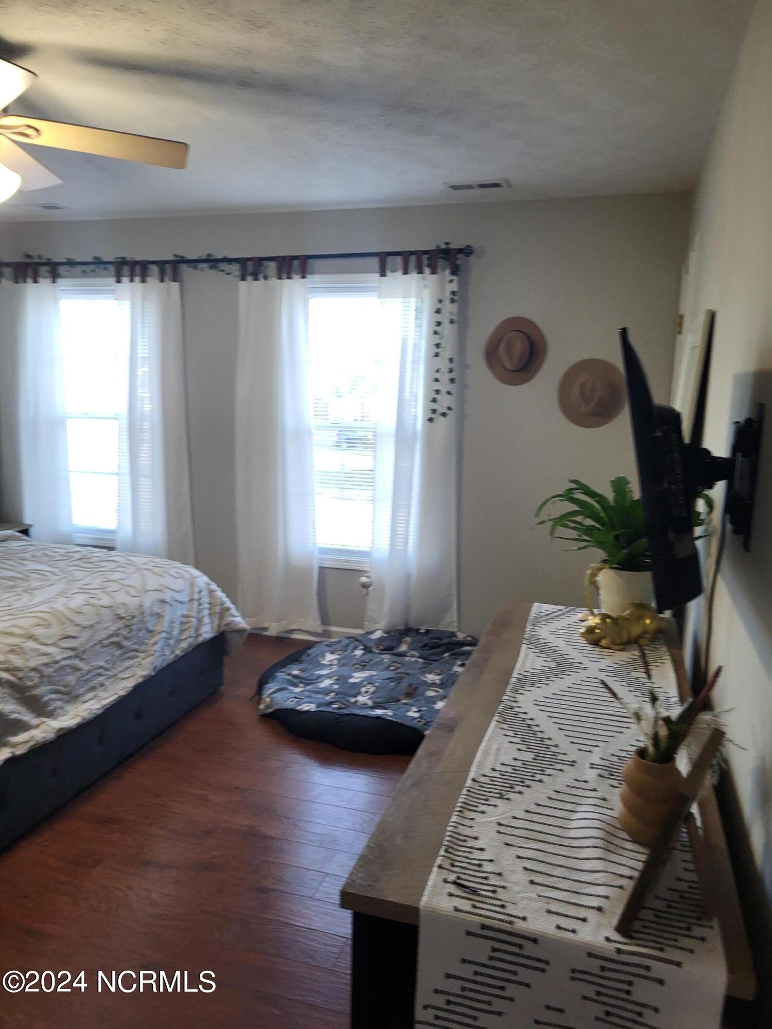 100568471 | Photo 23