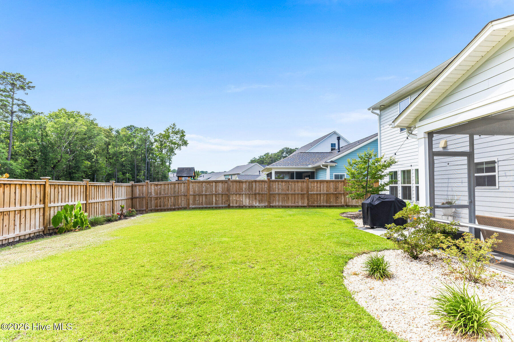 100548858 | Photo 30